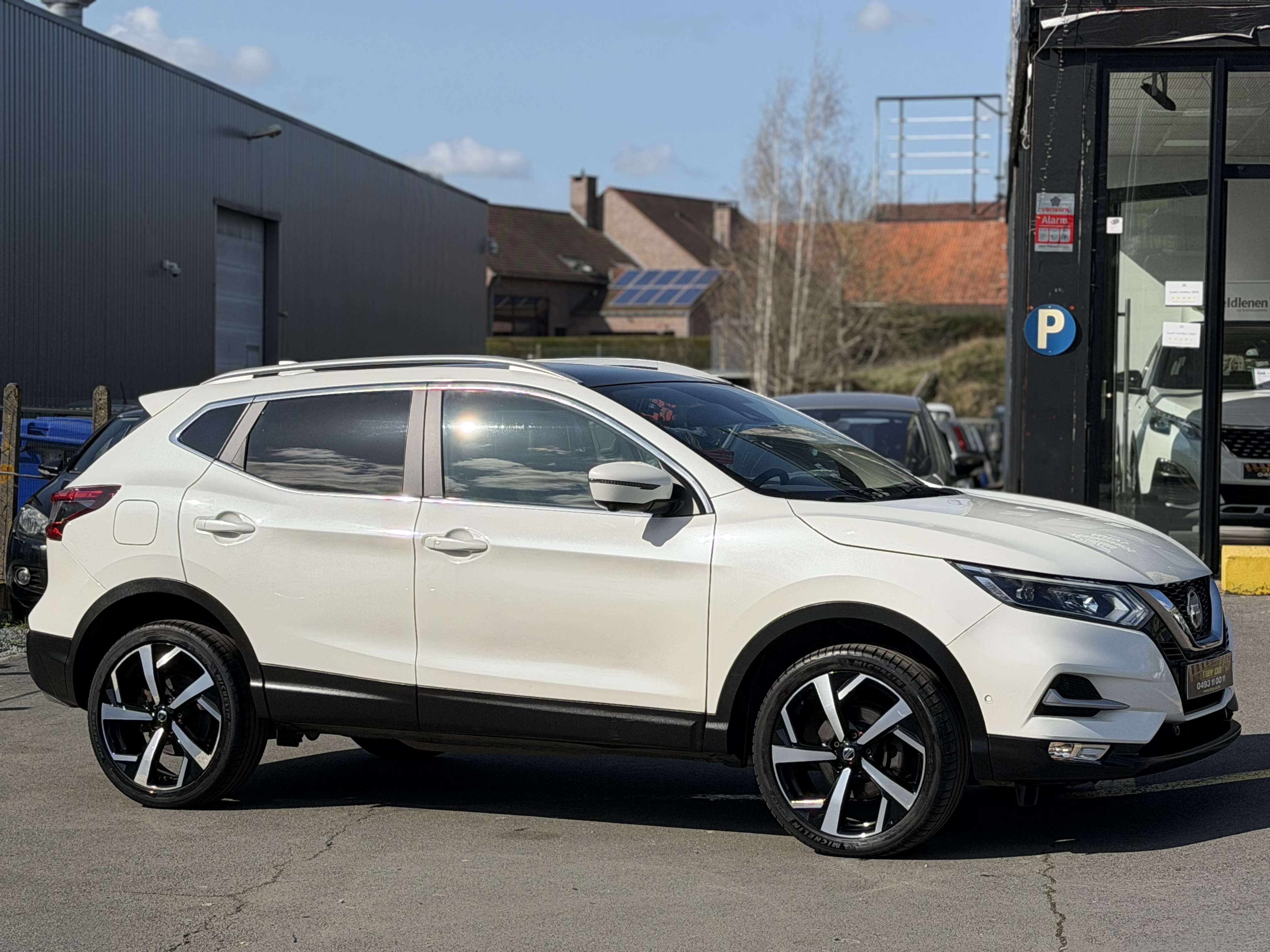 Nissan Qashqai Qashqai 1.2 DIG-T*NAVI*CAMERA360*PANO*CUIR*