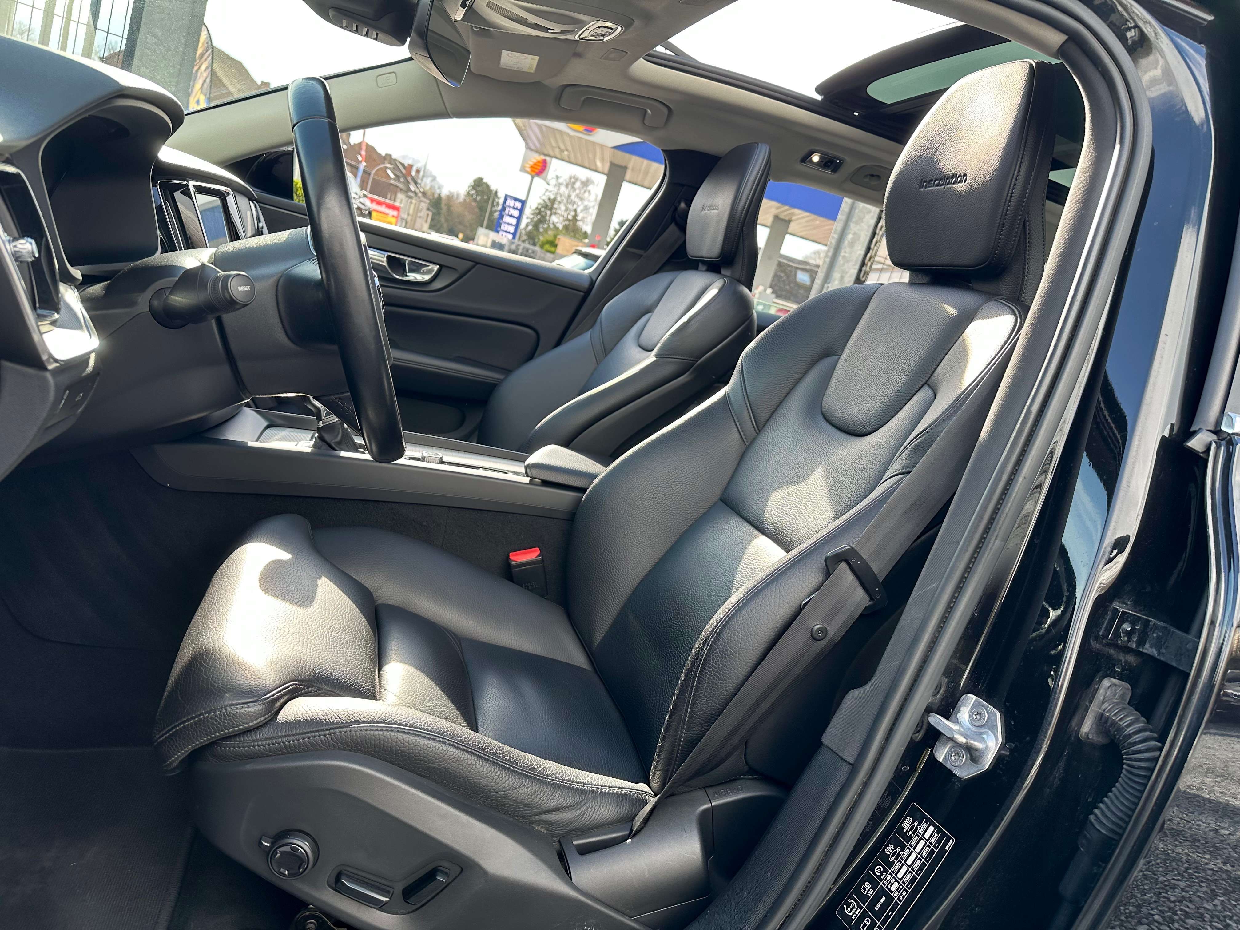 Volvo V60 2.0 D4*INSCRIPTION*FULL OPTION*PANORAMIC*CAM 360