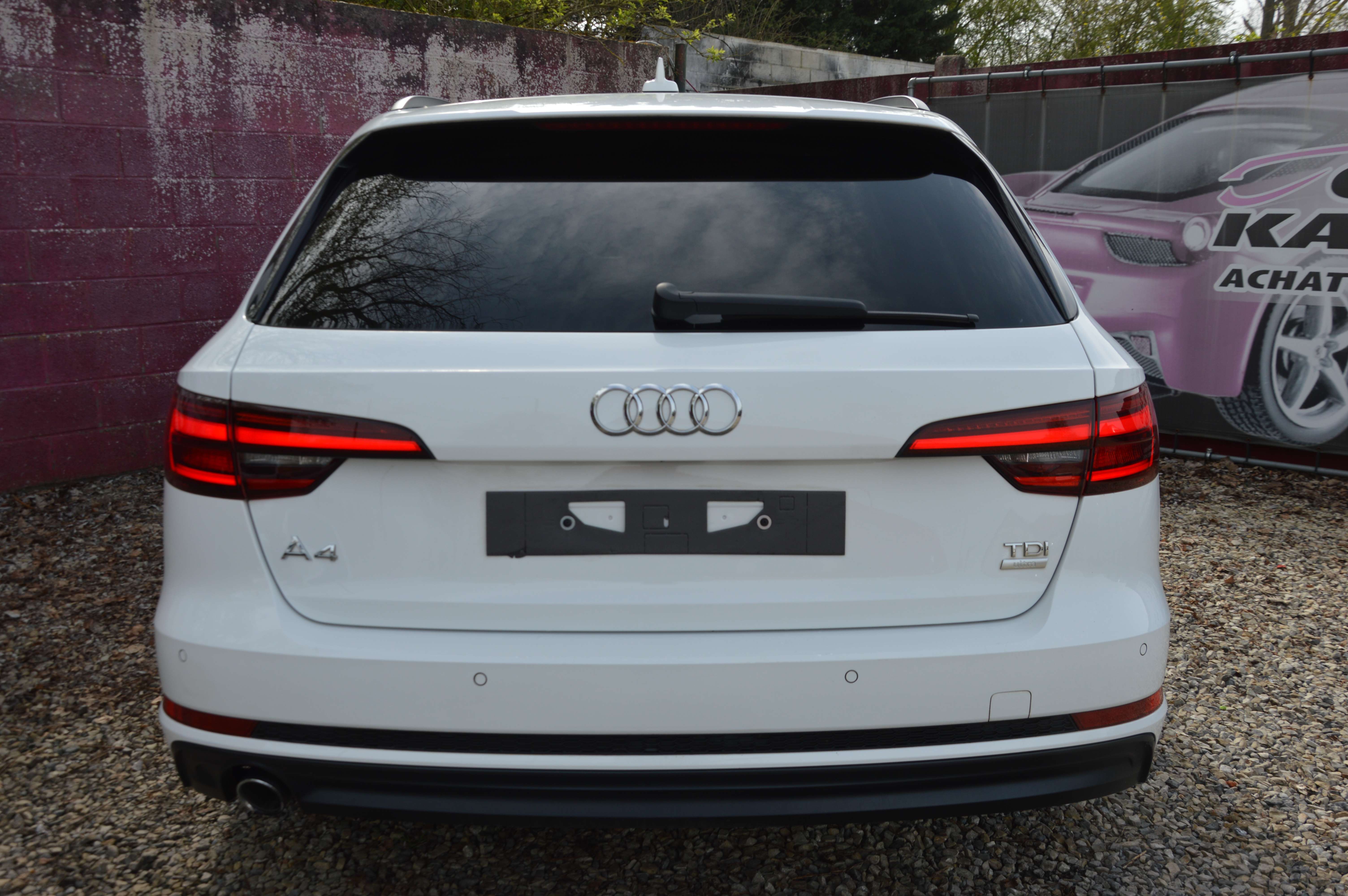 Audi A4 2.0TDi Pack S-Line COCKPIT SENS AV/AR 73.387KM