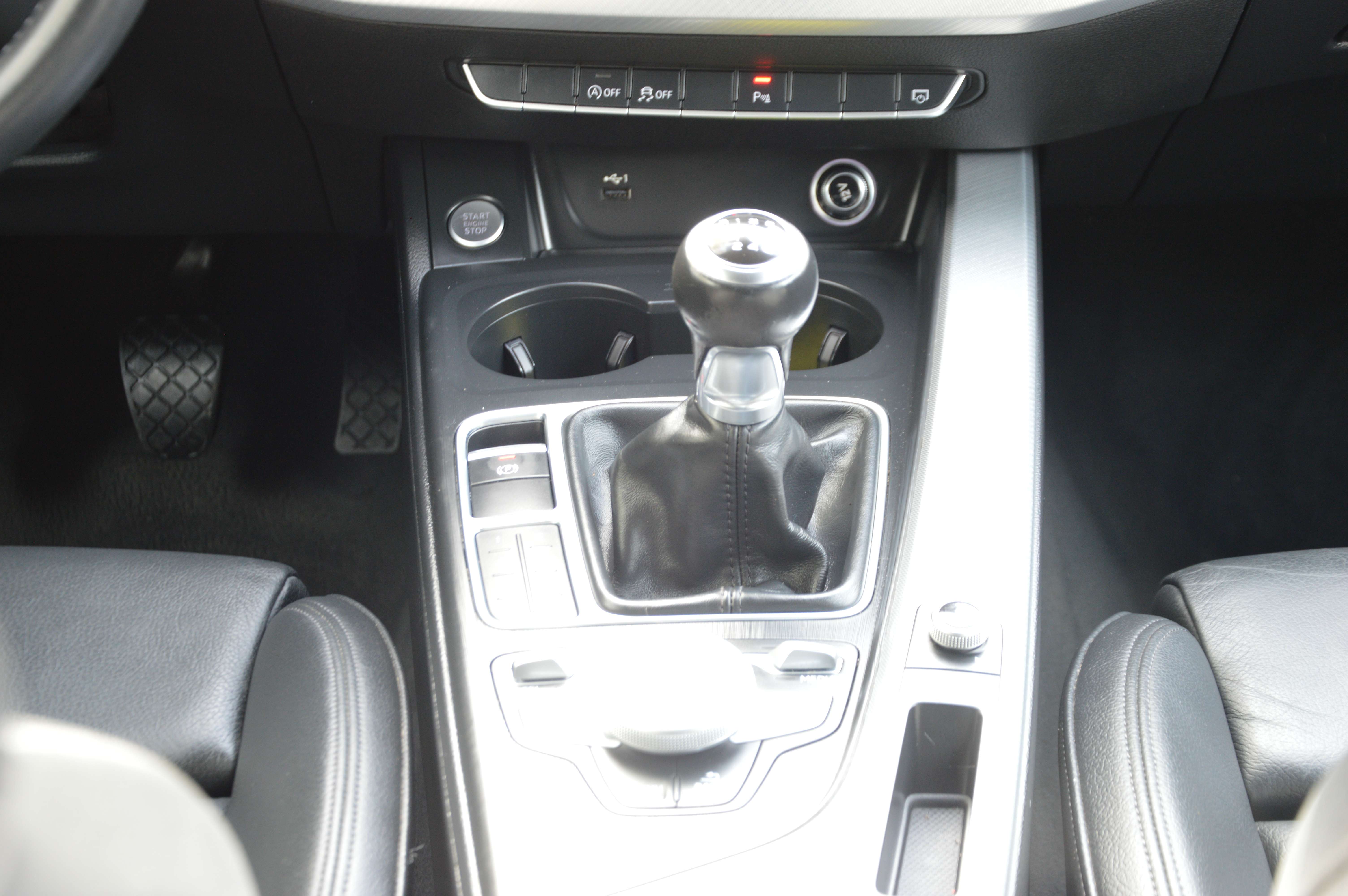 Audi A4 2.0TDi Pack S-Line COCKPIT SENS AV/AR 73.387KM