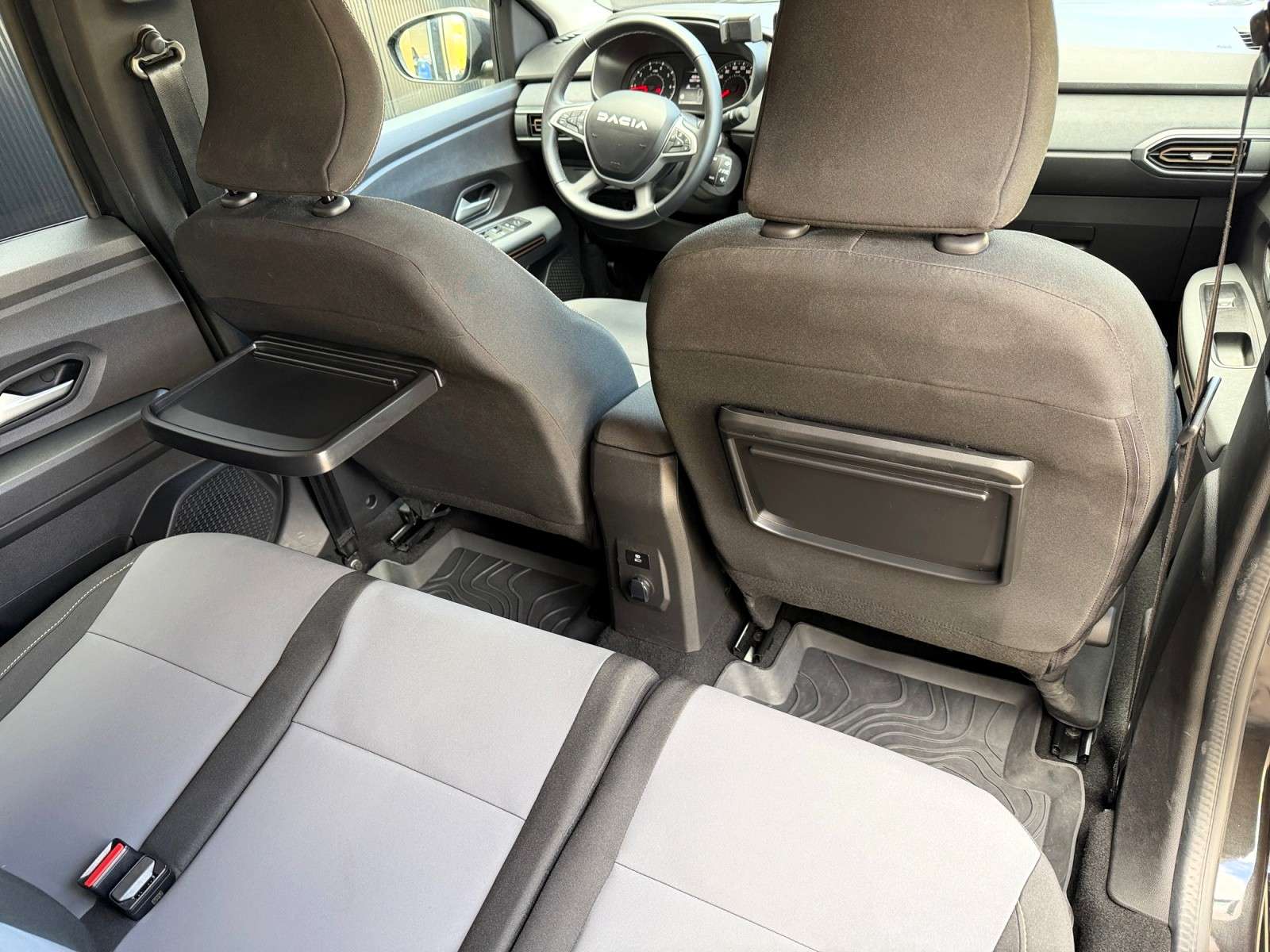 Dacia Jogger 1.0TCE110*7PL*EXTREME*6MT*CARPLAY*CAMERA*GARANTIE