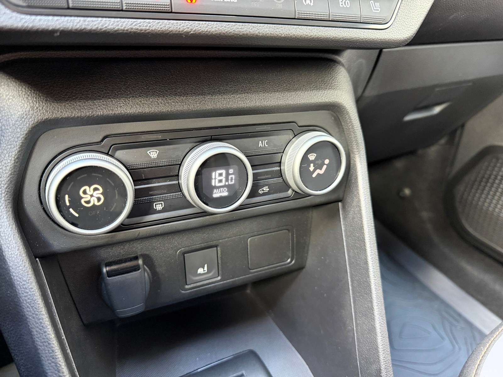 Dacia Jogger 1.0TCE110*7PL*EXTREME*6MT*CARPLAY*CAMERA*GARANTIE