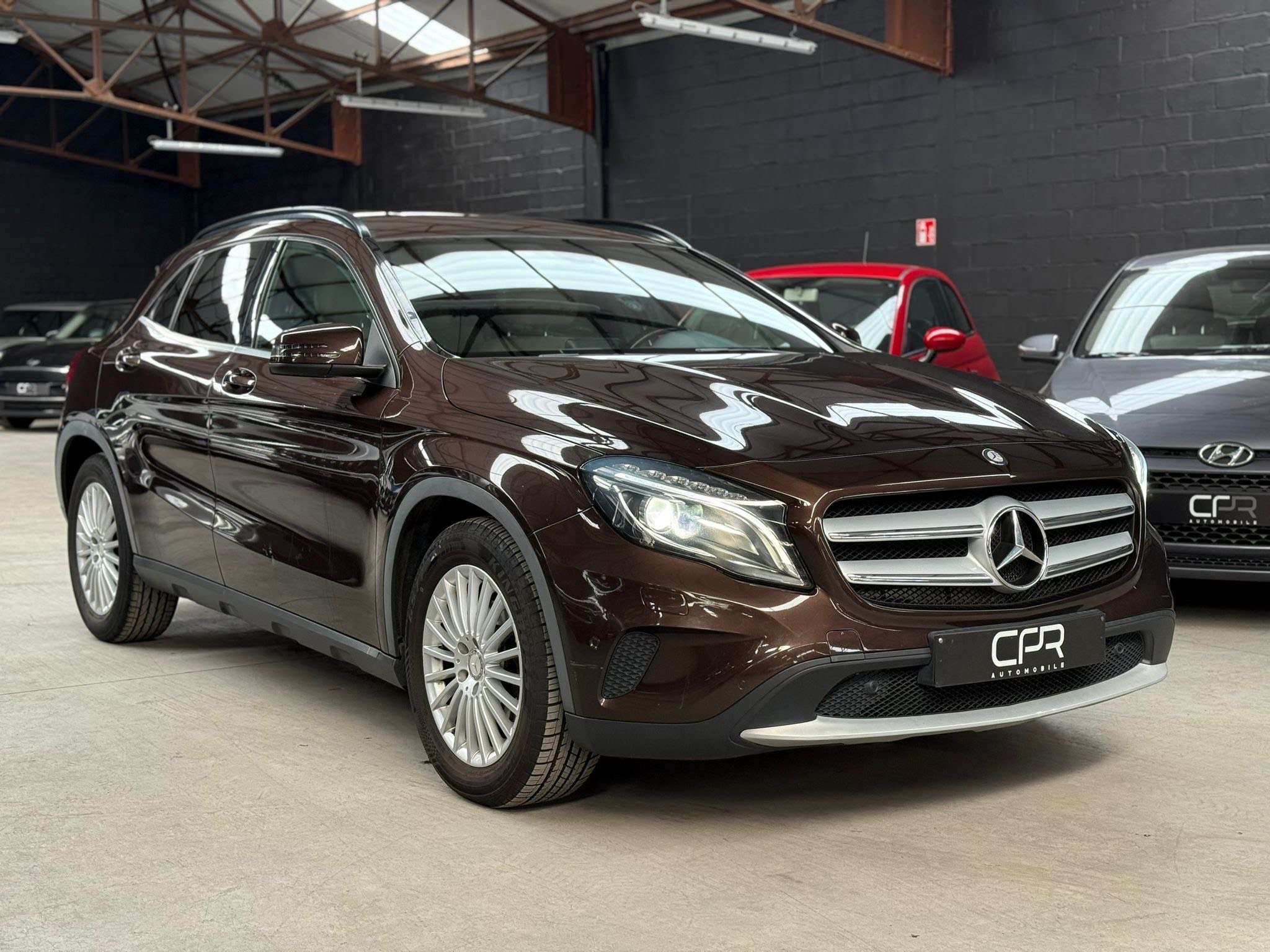 Mercedes-Benz GLA 200 d * GPS * LED * RADAR * SIEGE CH * CUIR * GARANTIE