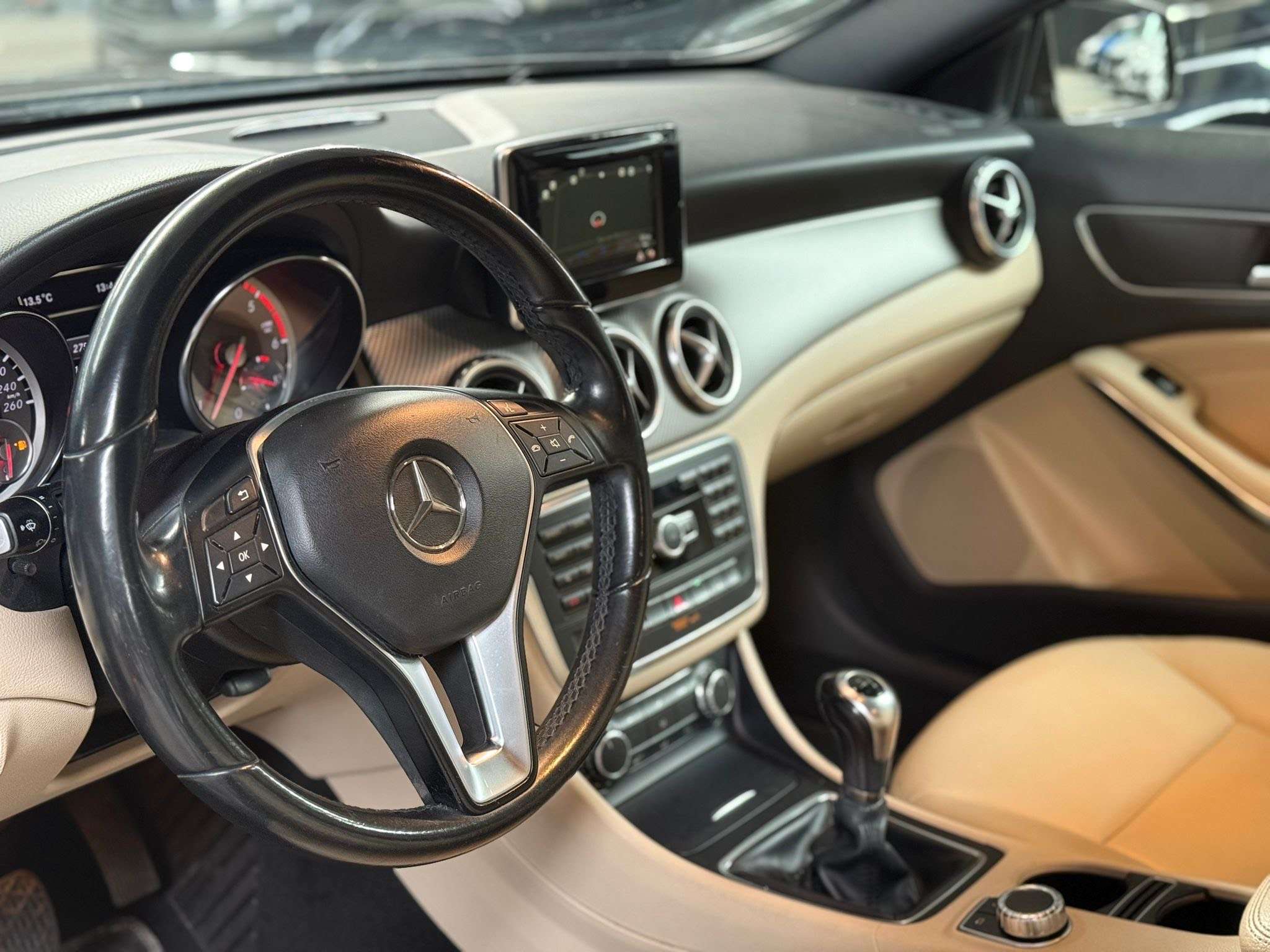 Mercedes-Benz GLA 200 d * GPS * LED * RADAR * SIEGE CH * CUIR * GARANTIE