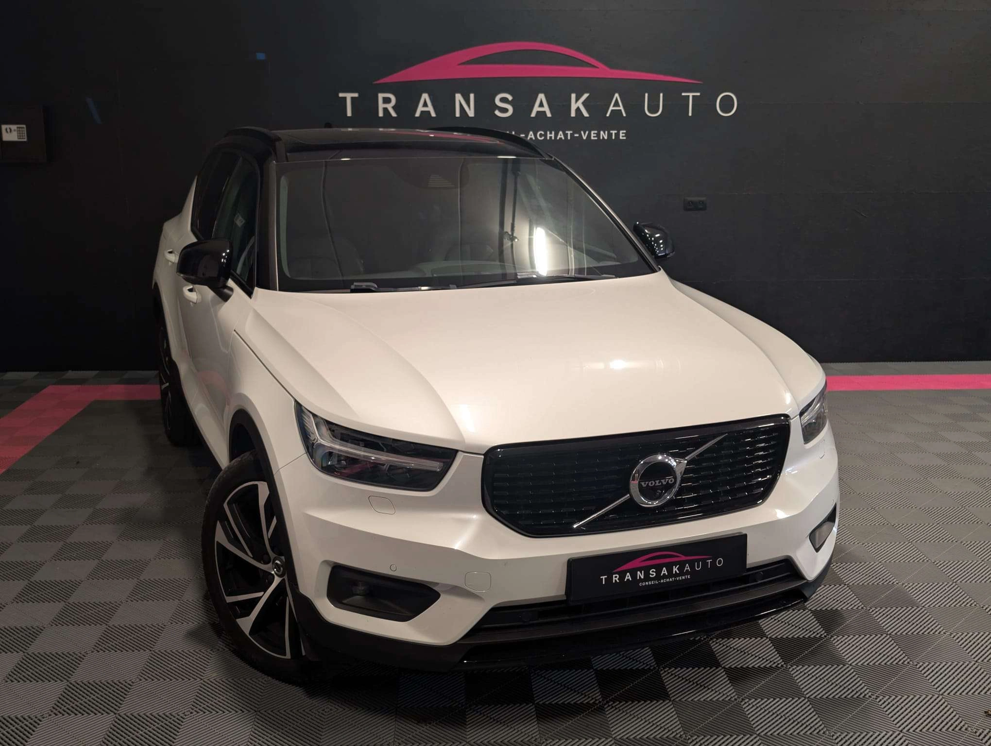 Volvo XC40 1.5 T5 PHEV R-Design — Toit panoramique — Caméra 360 — CarPlay