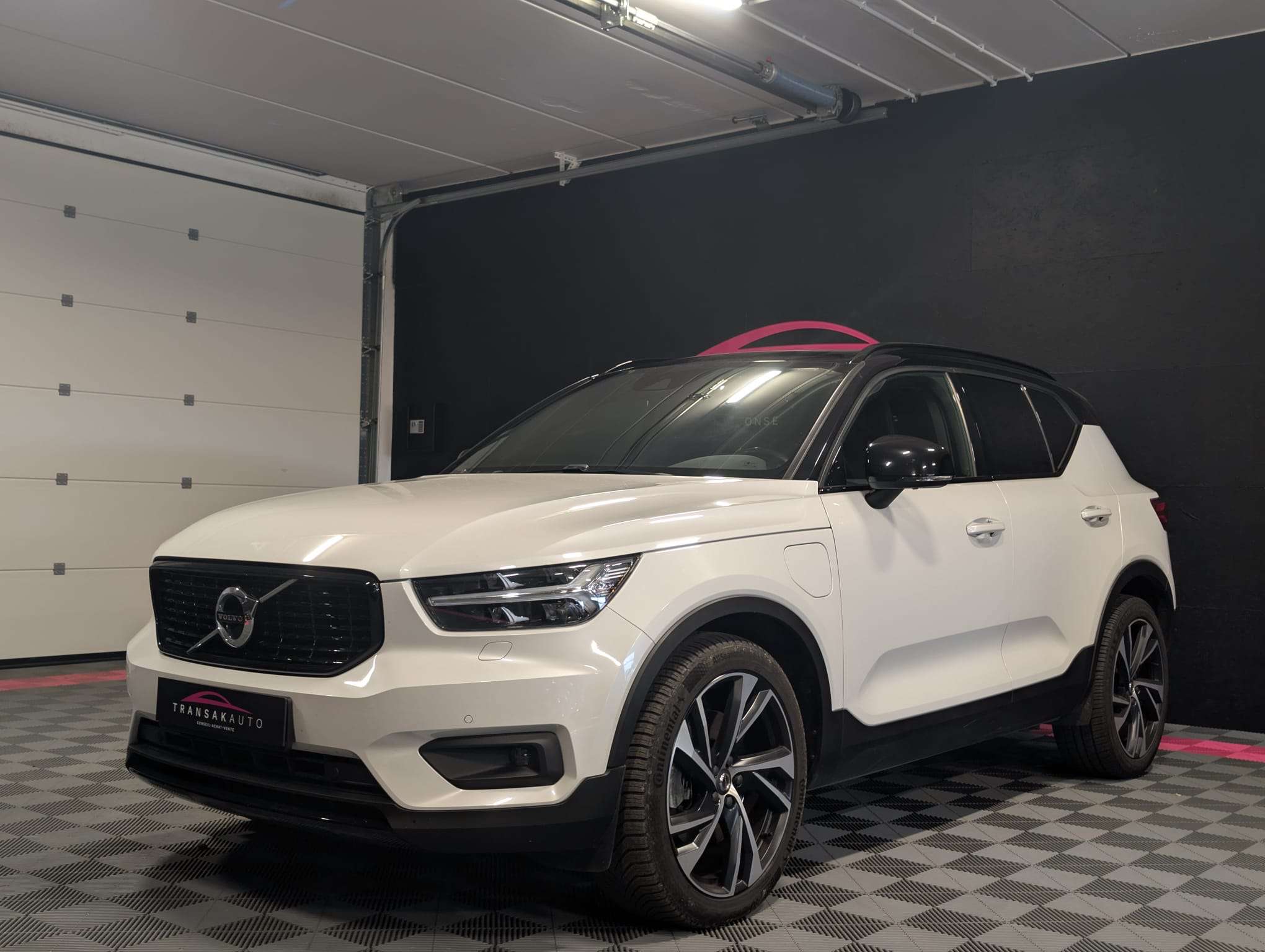 Volvo XC40 1.5 T5 PHEV R-Design — Toit panoramique — Caméra 360 — CarPlay