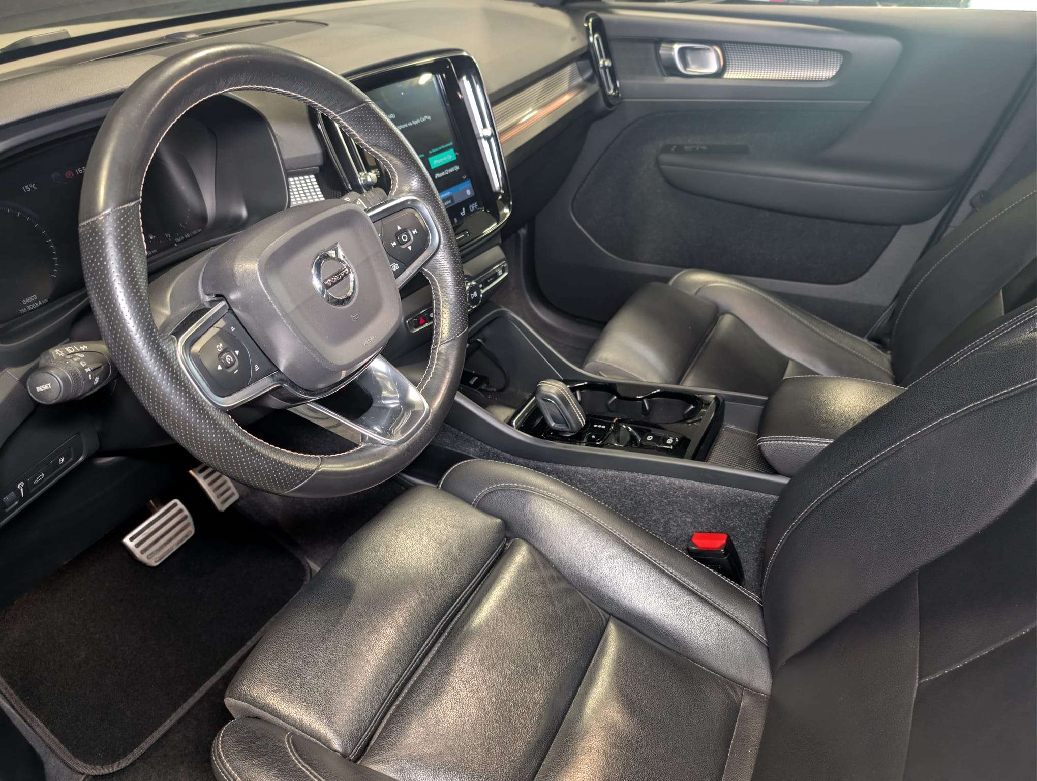 Volvo XC40 1.5 T5 PHEV R-Design — Toit panoramique — Caméra 360 — CarPlay