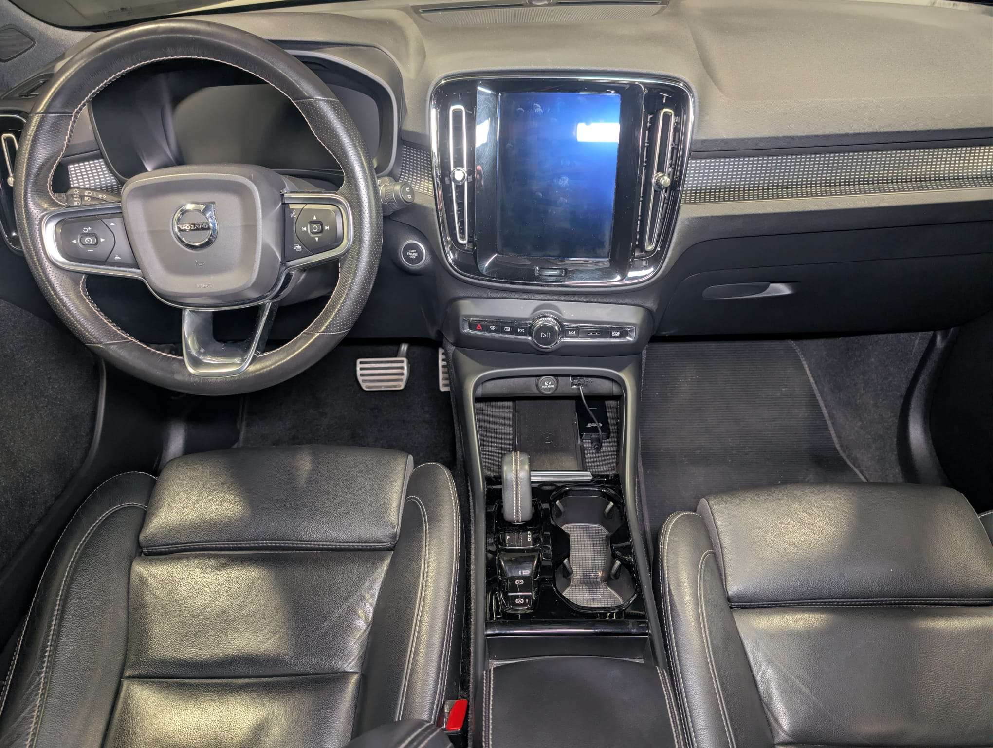Volvo XC40 1.5 T5 PHEV R-Design — Toit panoramique — Caméra 360 — CarPlay