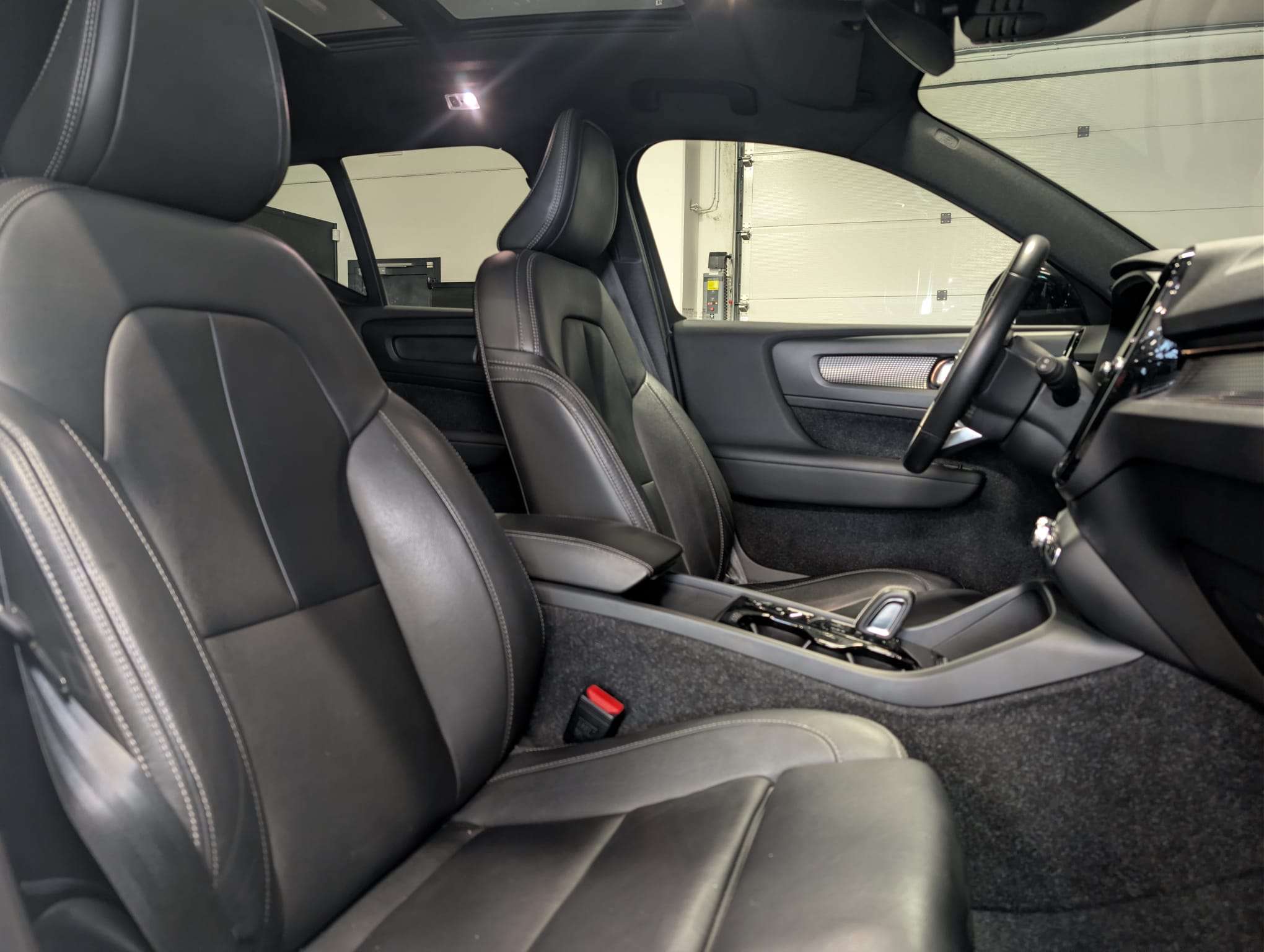 Volvo XC40 1.5 T5 PHEV R-Design — Toit panoramique — Caméra 360 — CarPlay