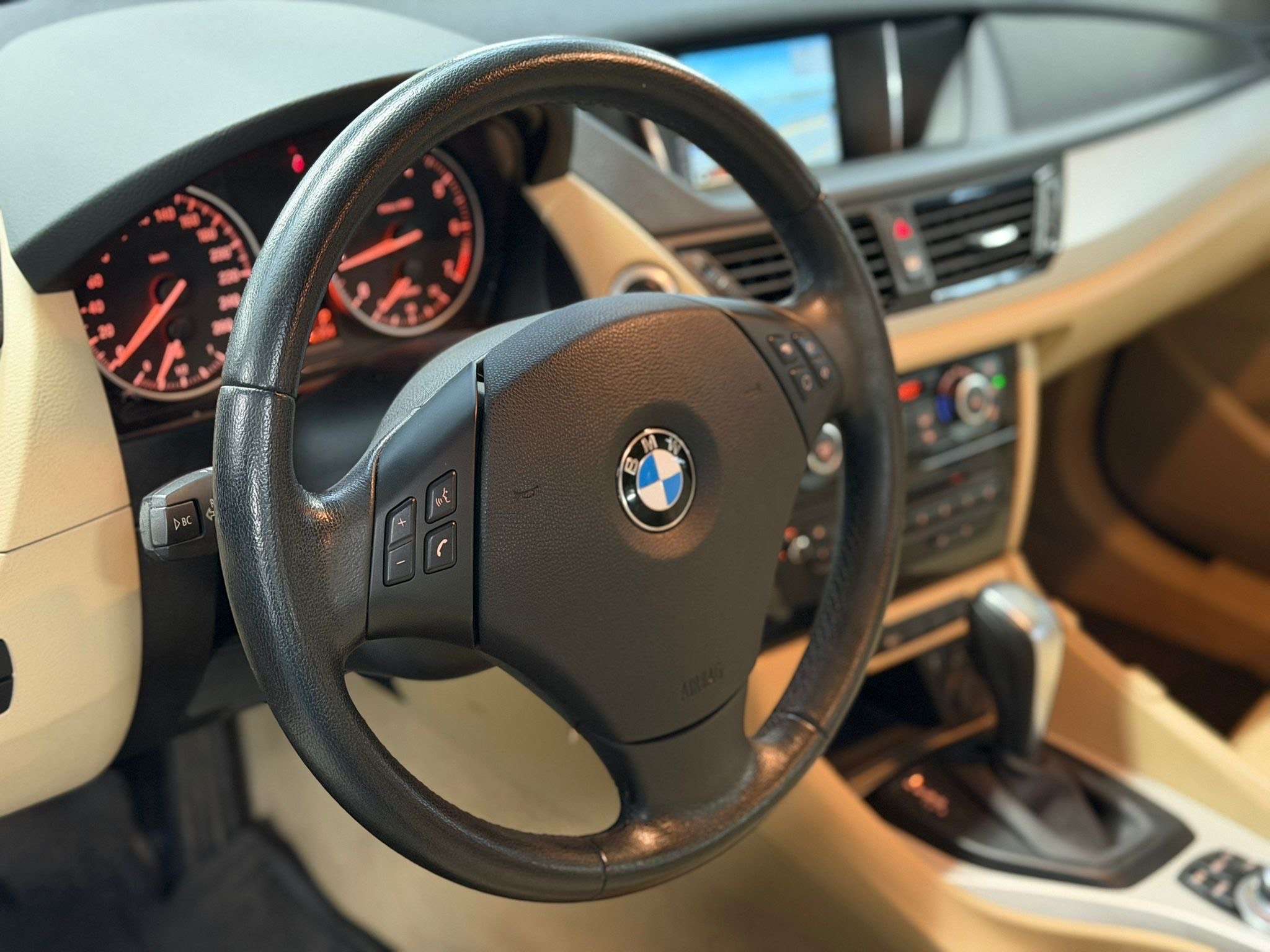 BMW X1 sDrive18i * 1ER PROP * GPS * AUTOMAT * SIEGE CH