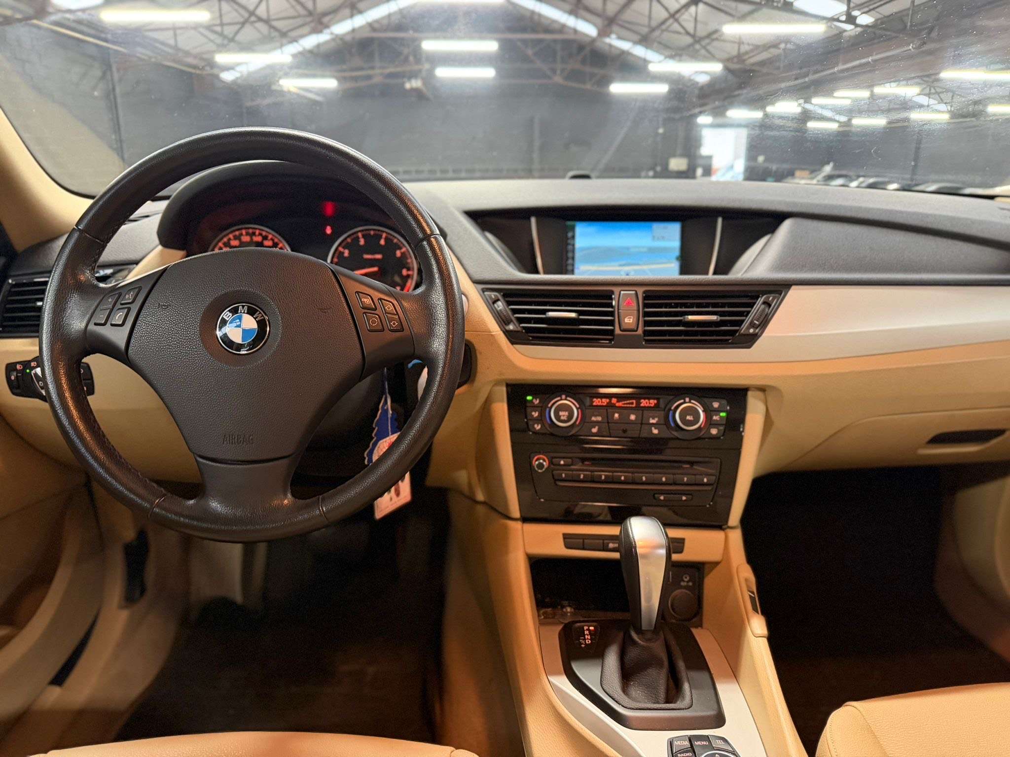 BMW X1 sDrive18i * 1ER PROP * GPS * AUTOMAT * SIEGE CH