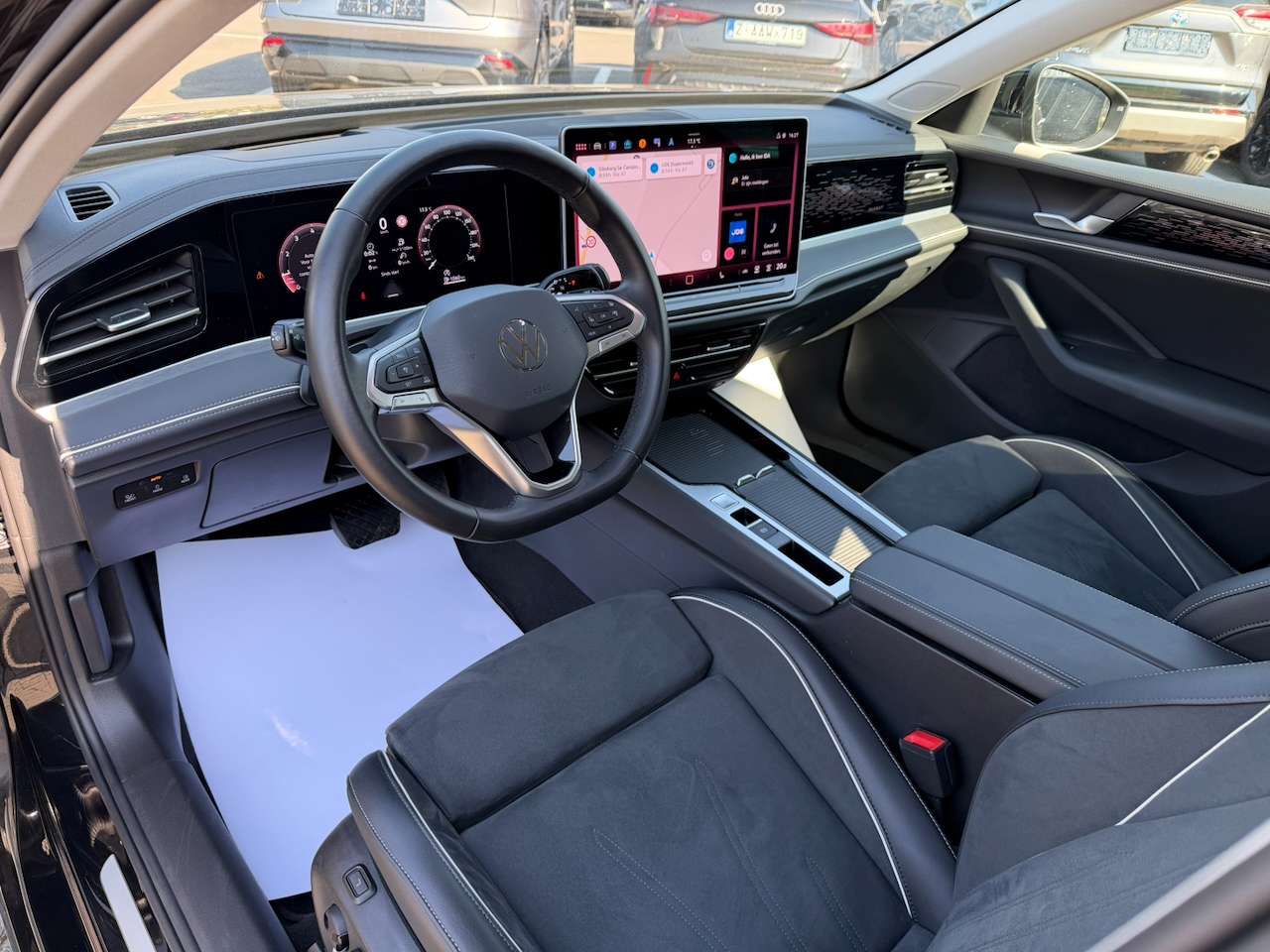 Volkswagen Passat Variant ELEGANCE MASSAGE BIG SCREEN CARPLAY ADAPTIVE CRUIS