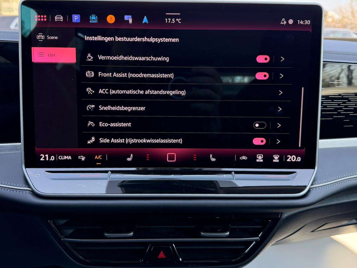 Volkswagen Passat Variant ELEGANCE MASSAGE BIG SCREEN CARPLAY ADAPTIVE CRUIS