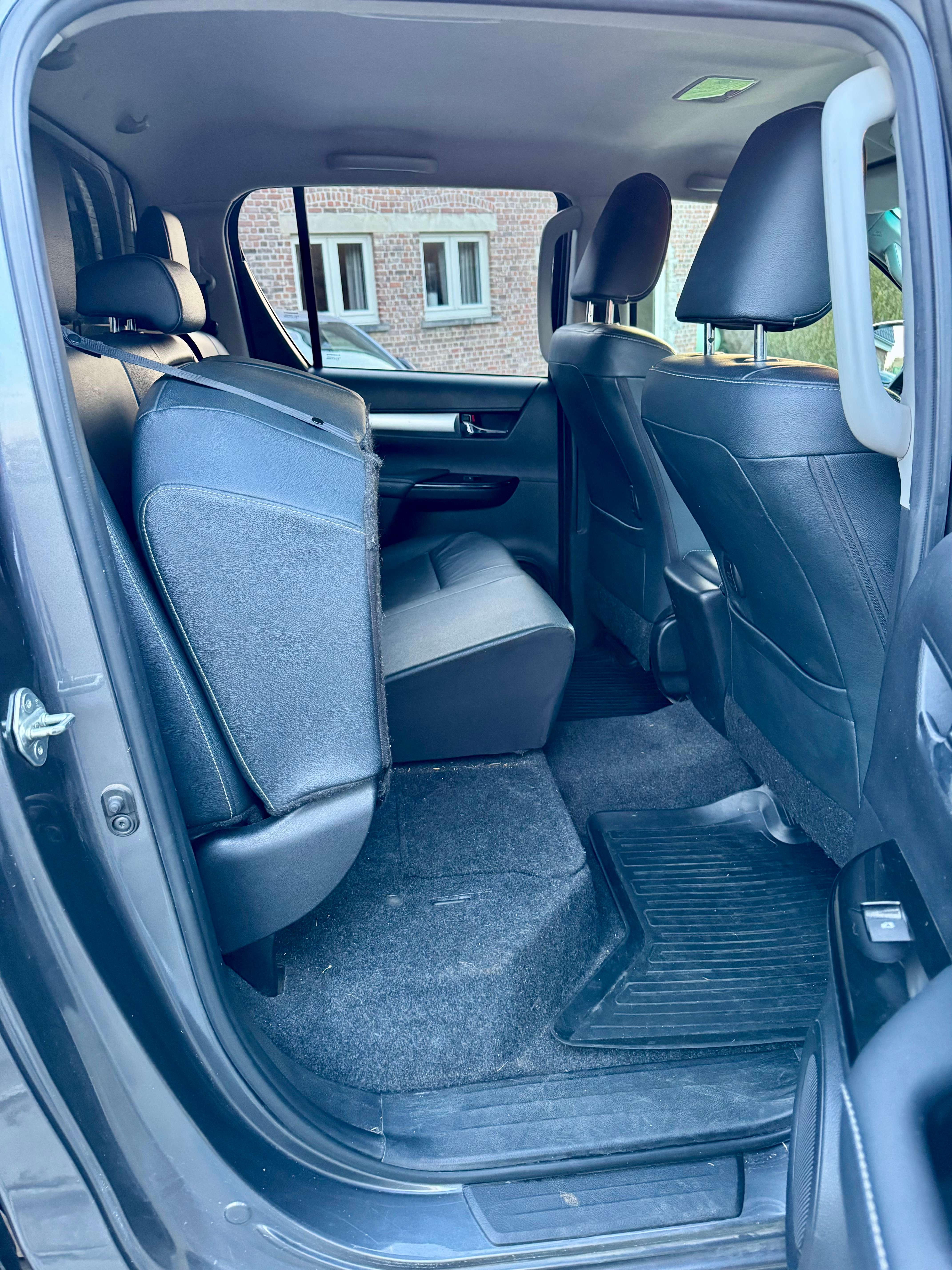 Toyota Hilux 2.4 D-4D Lounge (EU6.2) Belgium car TTC