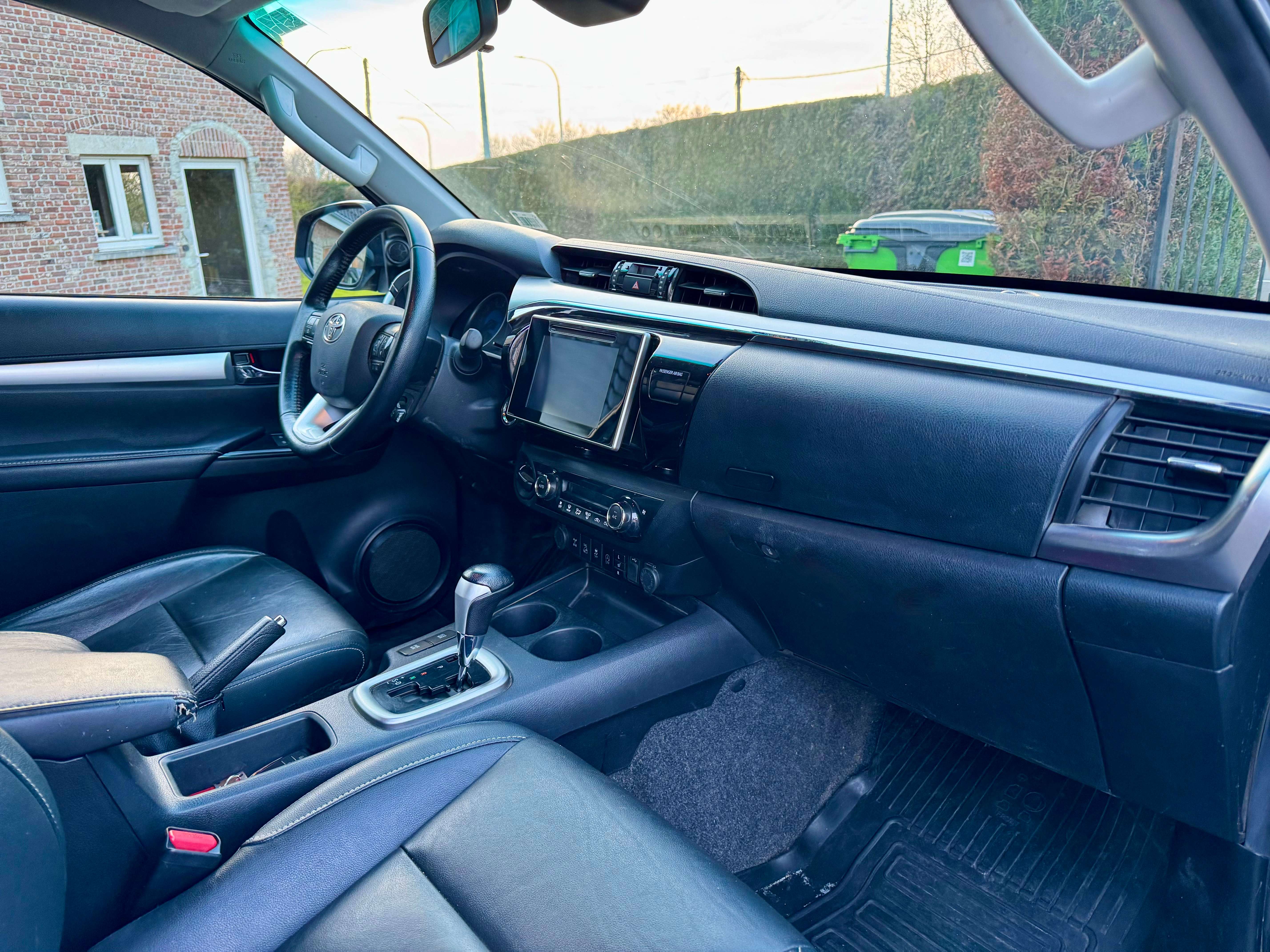 Toyota Hilux 2.4 D-4D Lounge (EU6.2) Belgium car TTC