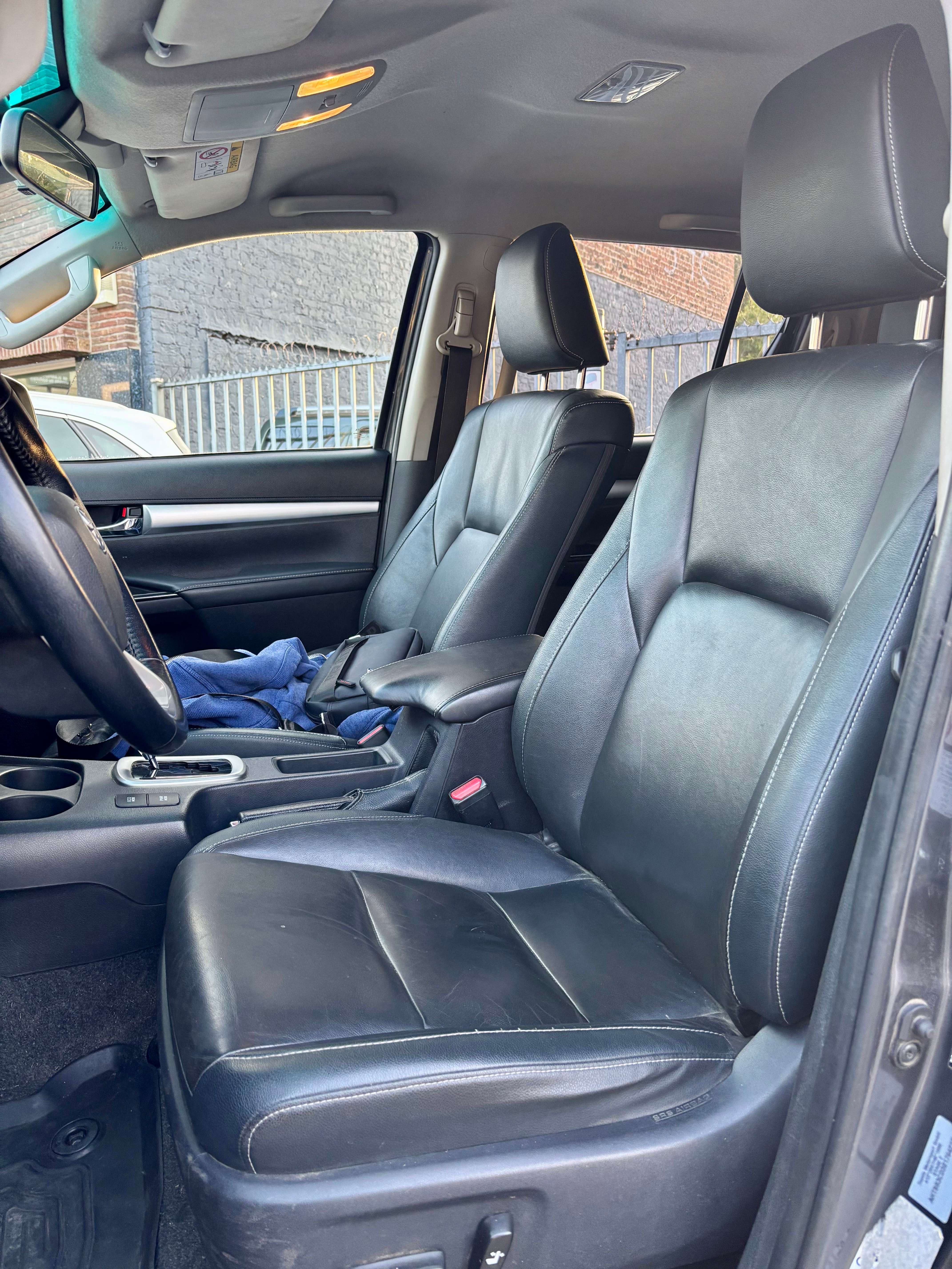 Toyota Hilux 2.4 D-4D Lounge (EU6.2) Belgium car TTC