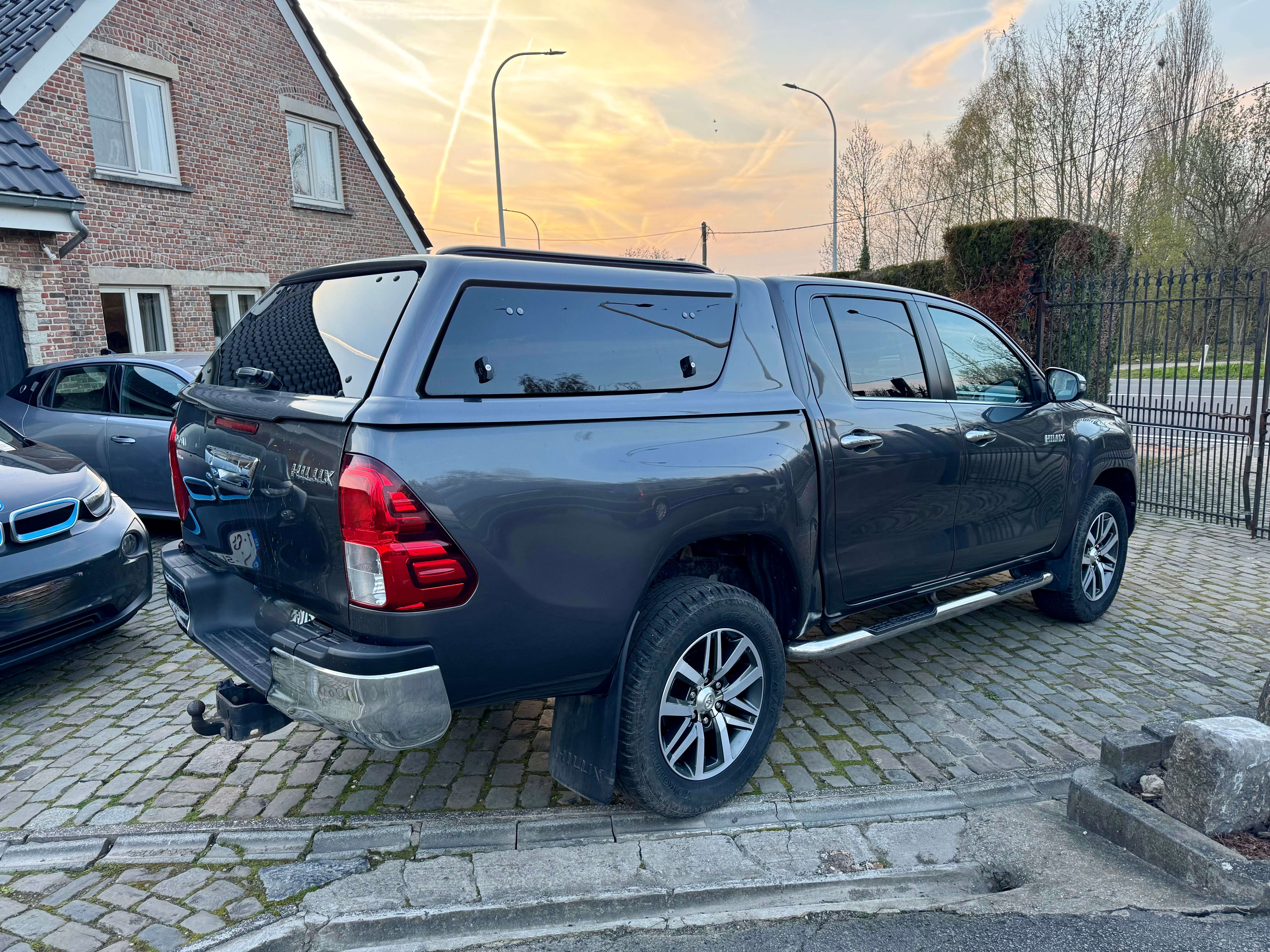 Toyota Hilux 2.4 D-4D Lounge (EU6.2) Belgium car TTC