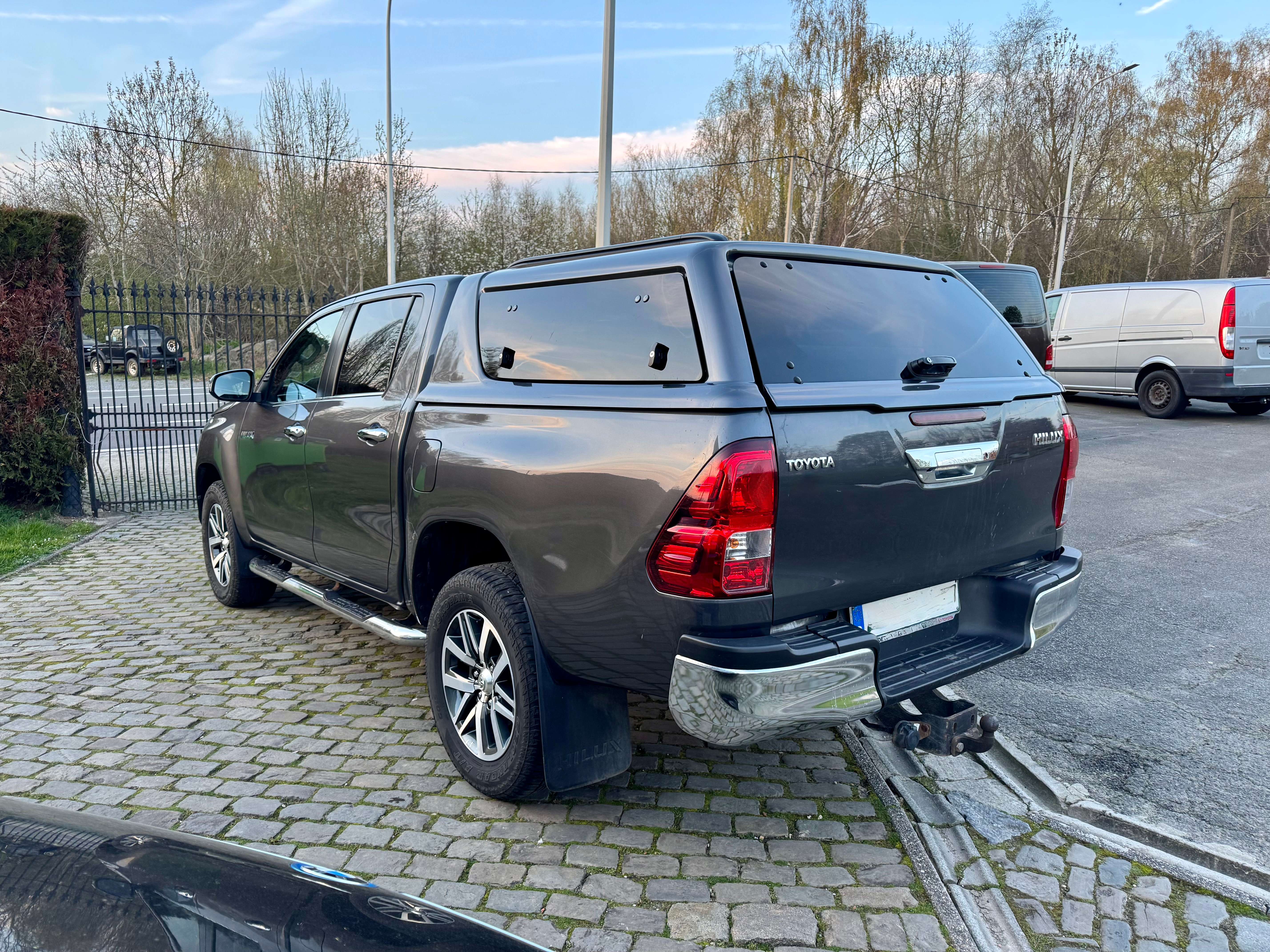 Toyota Hilux 2.4 D-4D Lounge (EU6.2) Belgium car TTC
