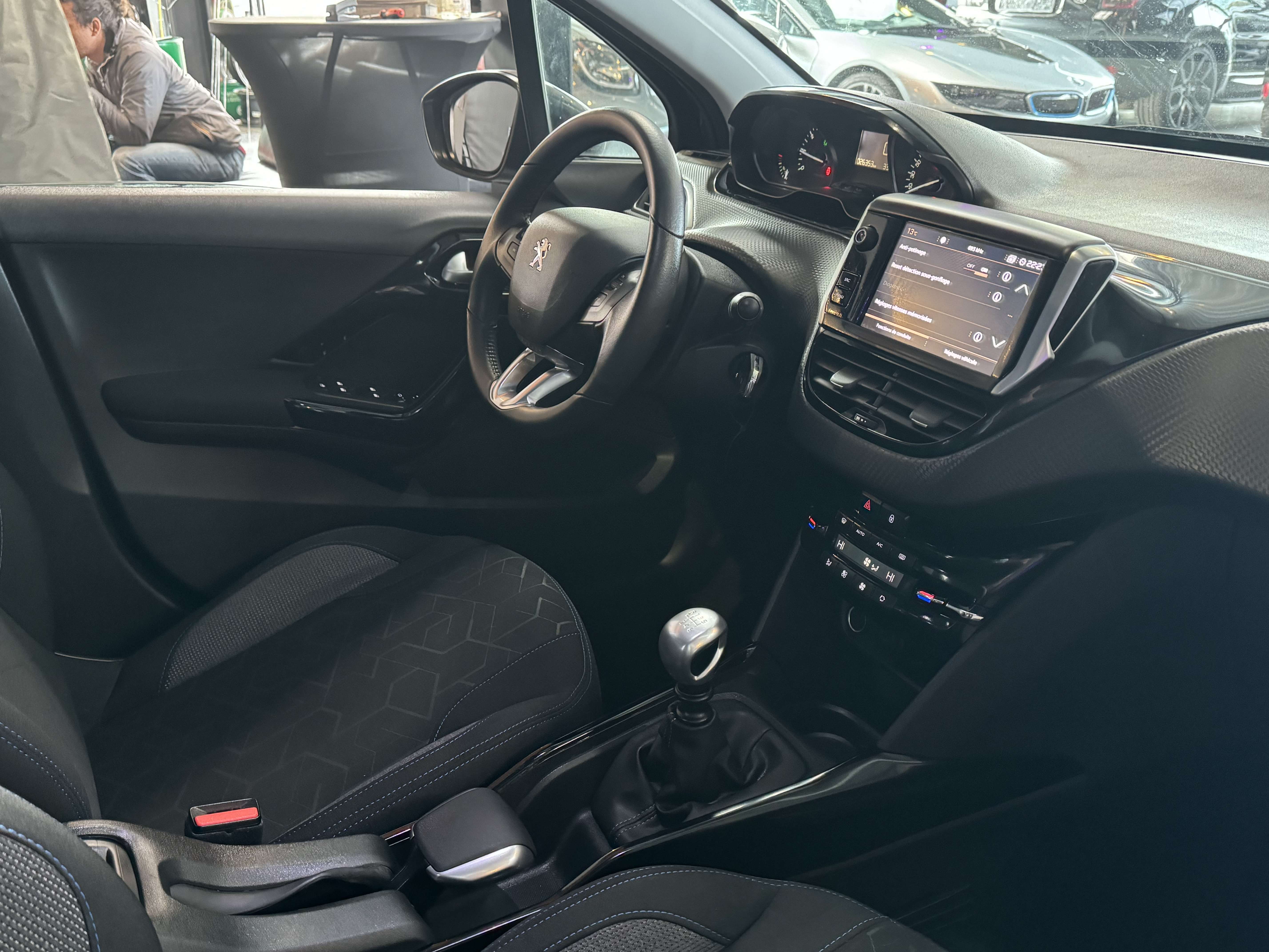 Peugeot 2008 1.2 - 29.000 KM - A/C MEDIA/TEL - LIM/REG - NAVI