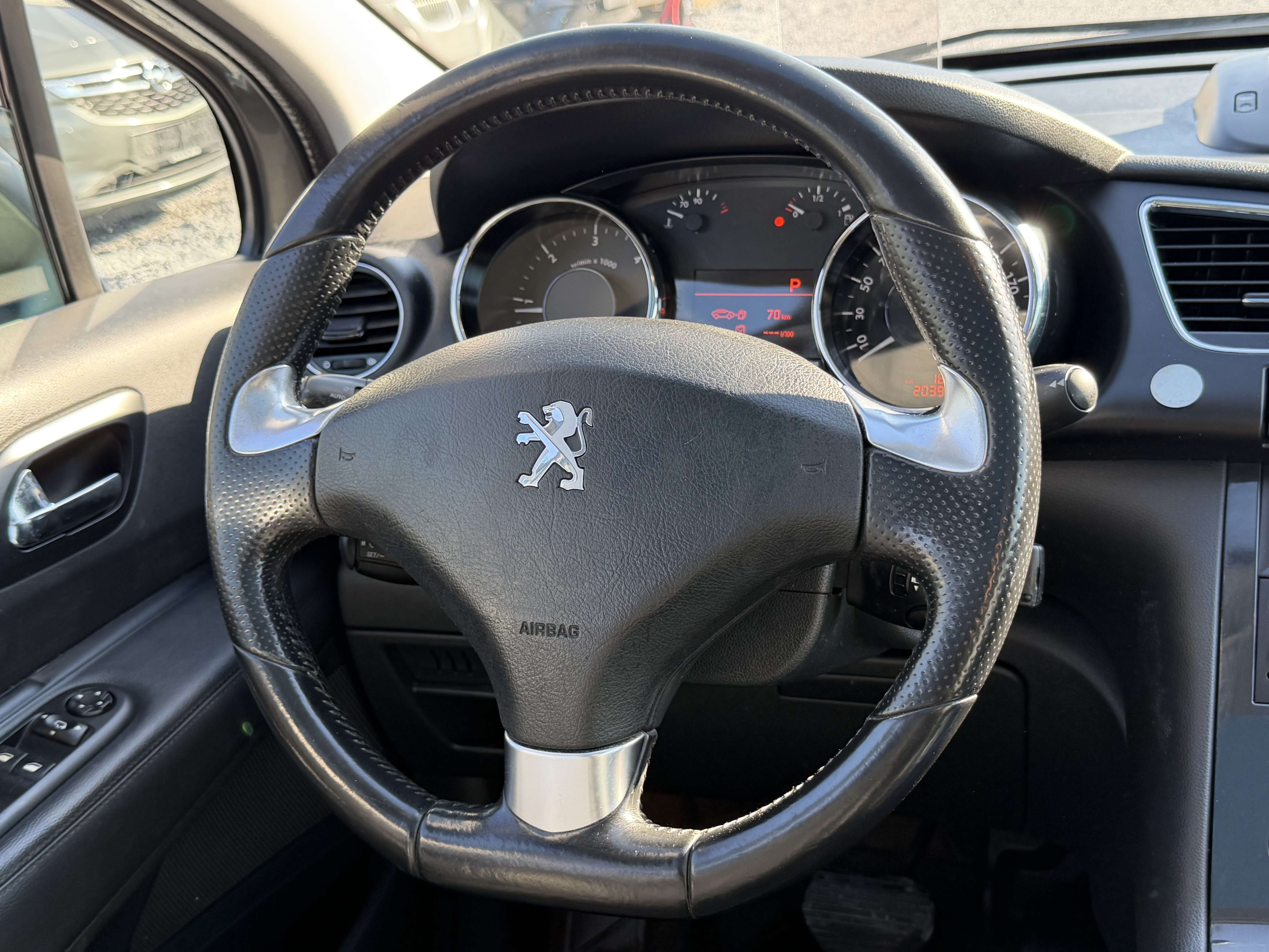 Peugeot 3008 3008 2.0 HDi Allure - Navi - HEAD UP - 2015