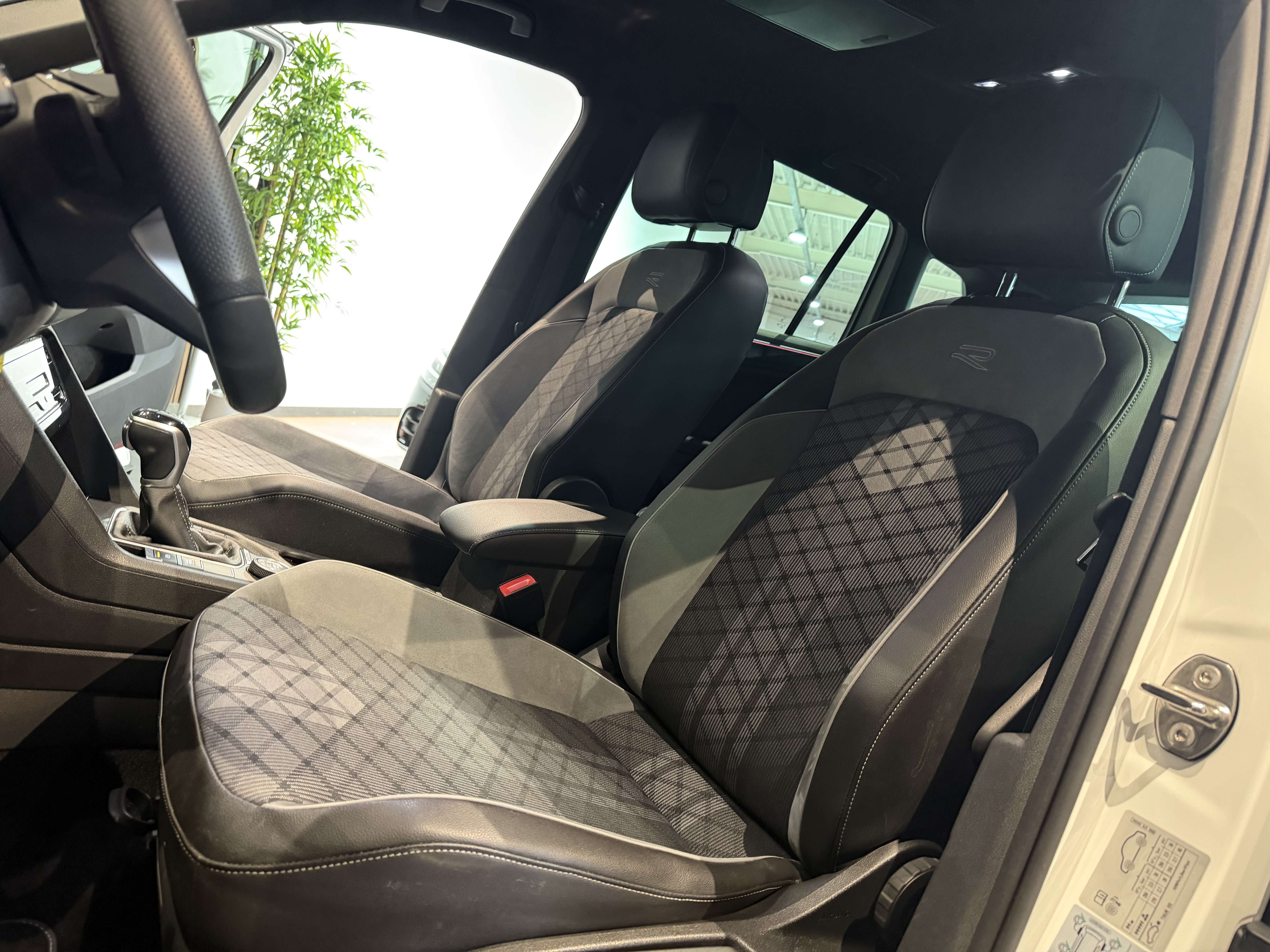 Volkswagen Tiguan 2.0 TDi 4Motion - DSG - R Line - GARANTIE 12MOIS