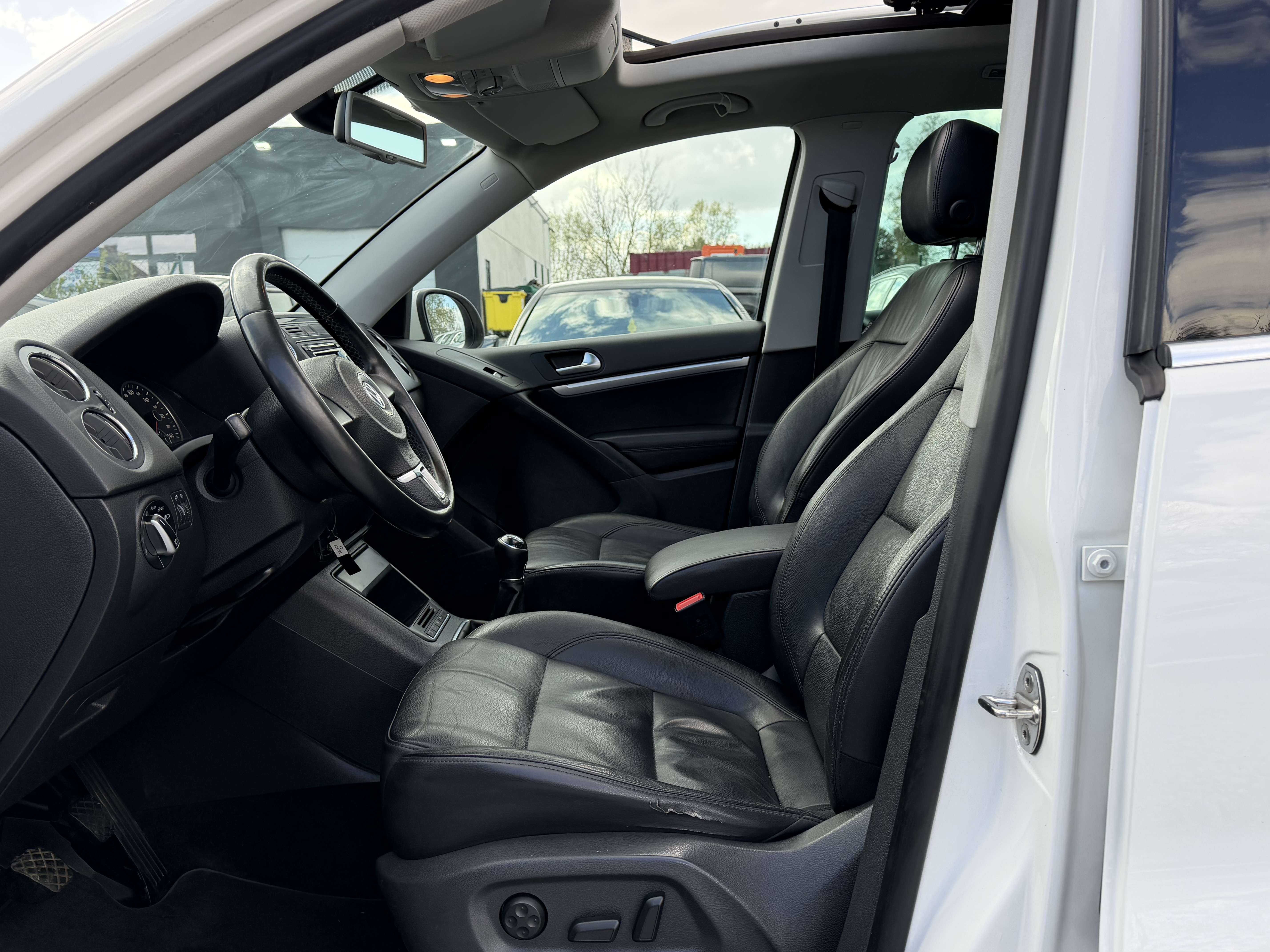 Volkswagen Tiguan 2.0 TDi - R LINE - Toit panoramique - Navigation
