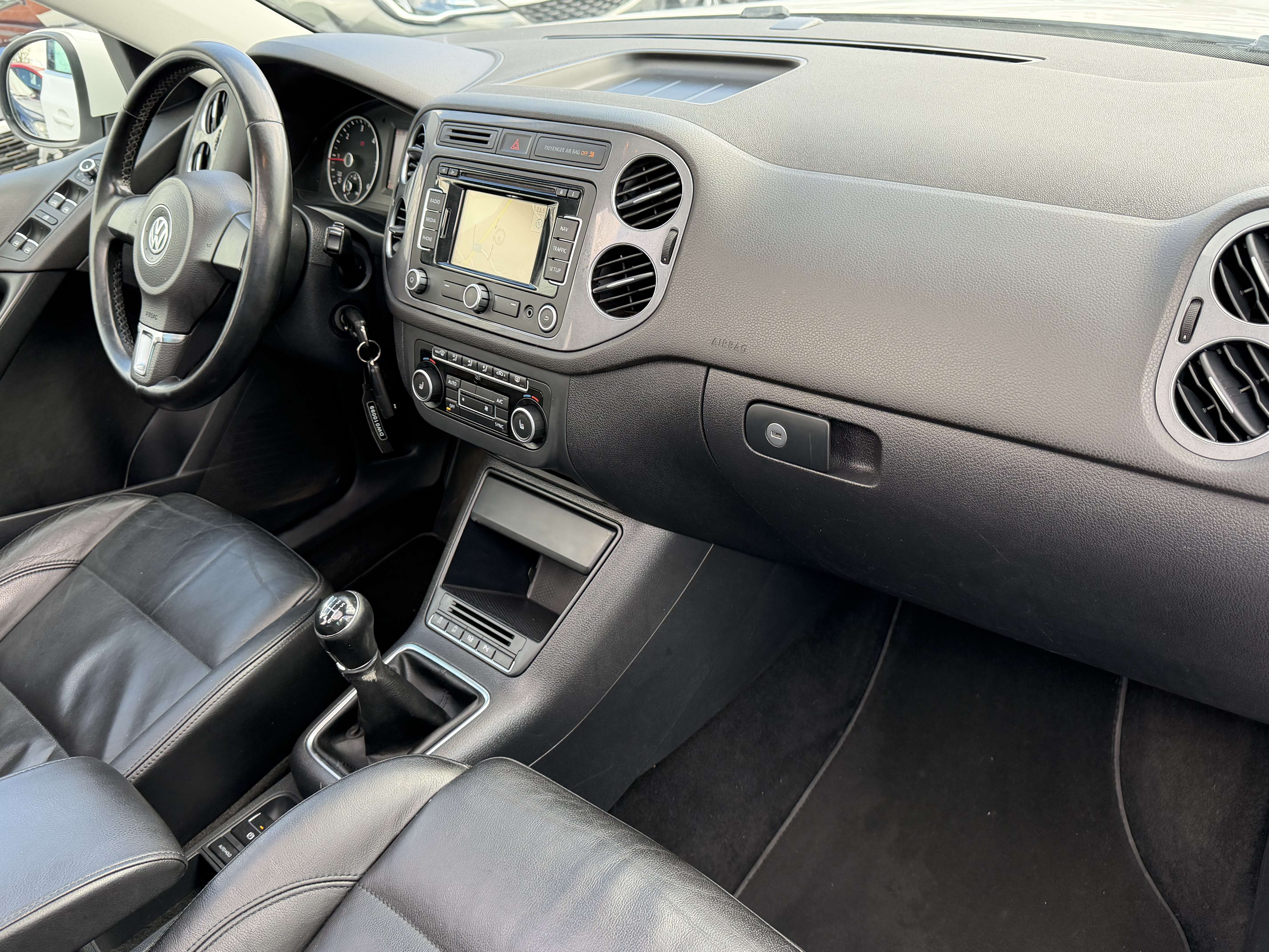 Volkswagen Tiguan 2.0 TDi - R LINE - Toit panoramique - Navigation