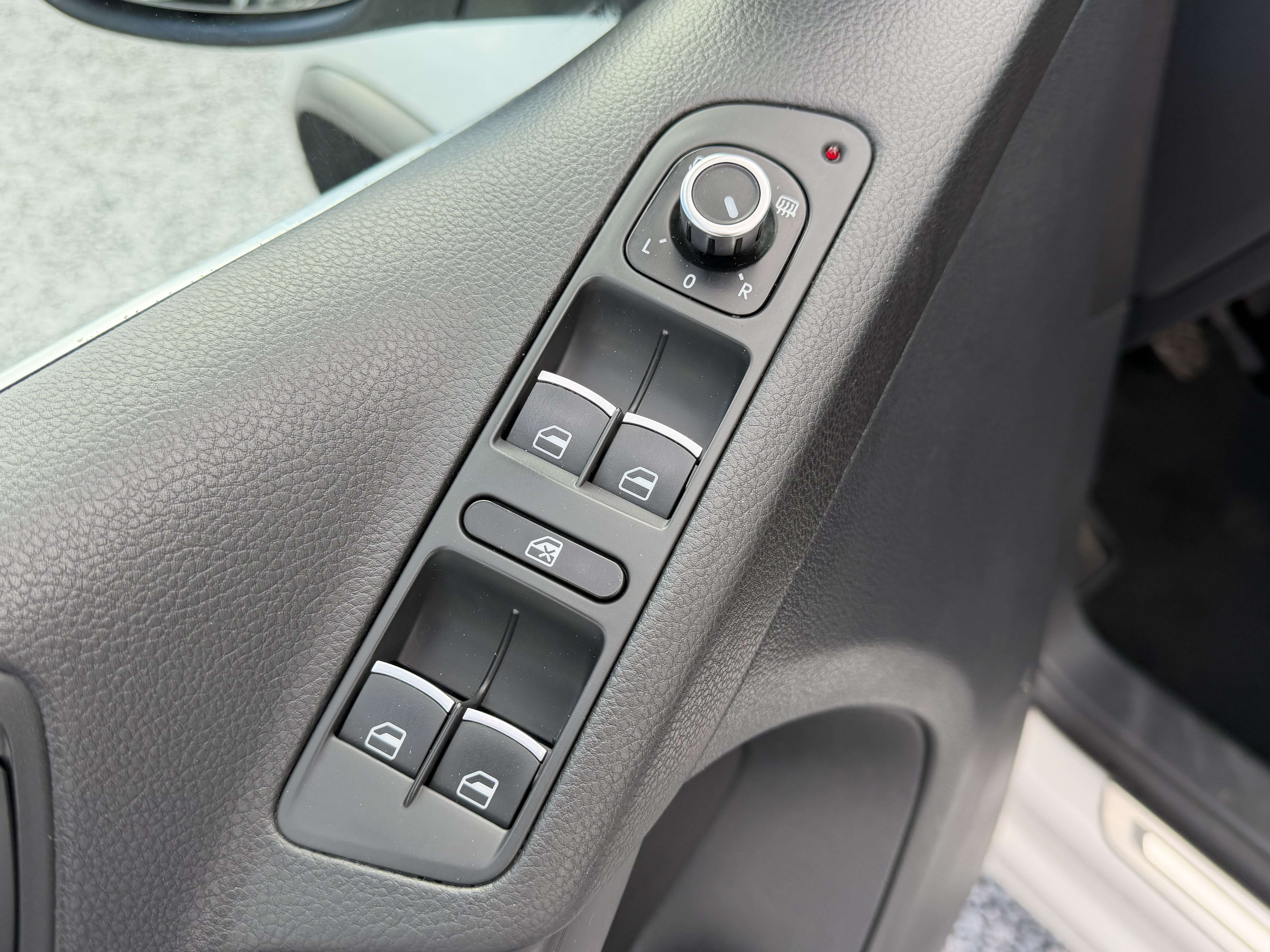 Volkswagen Tiguan 2.0 TDi - R LINE - Toit panoramique - Navigation