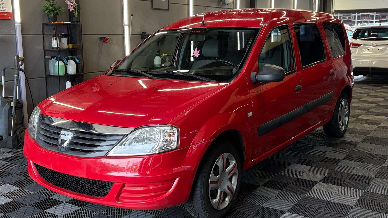Dacia Logan MCV 1.5 BJ 2010 KM 176dkm 7 PLAATSEN