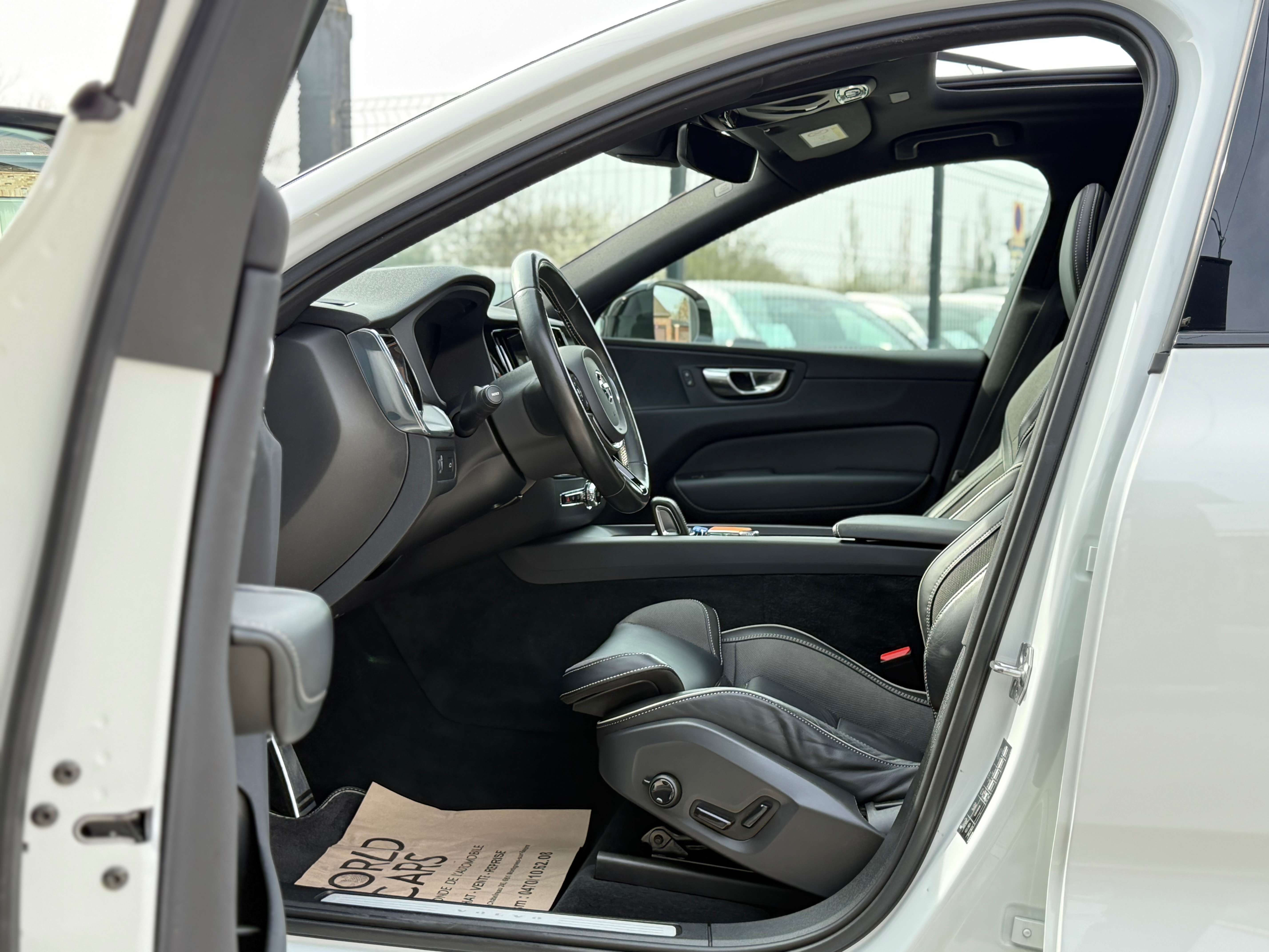 Volvo XC60 2.0 B4 MHEV TOIT PANO DISTRO CAMERA NAVI FULL OP.