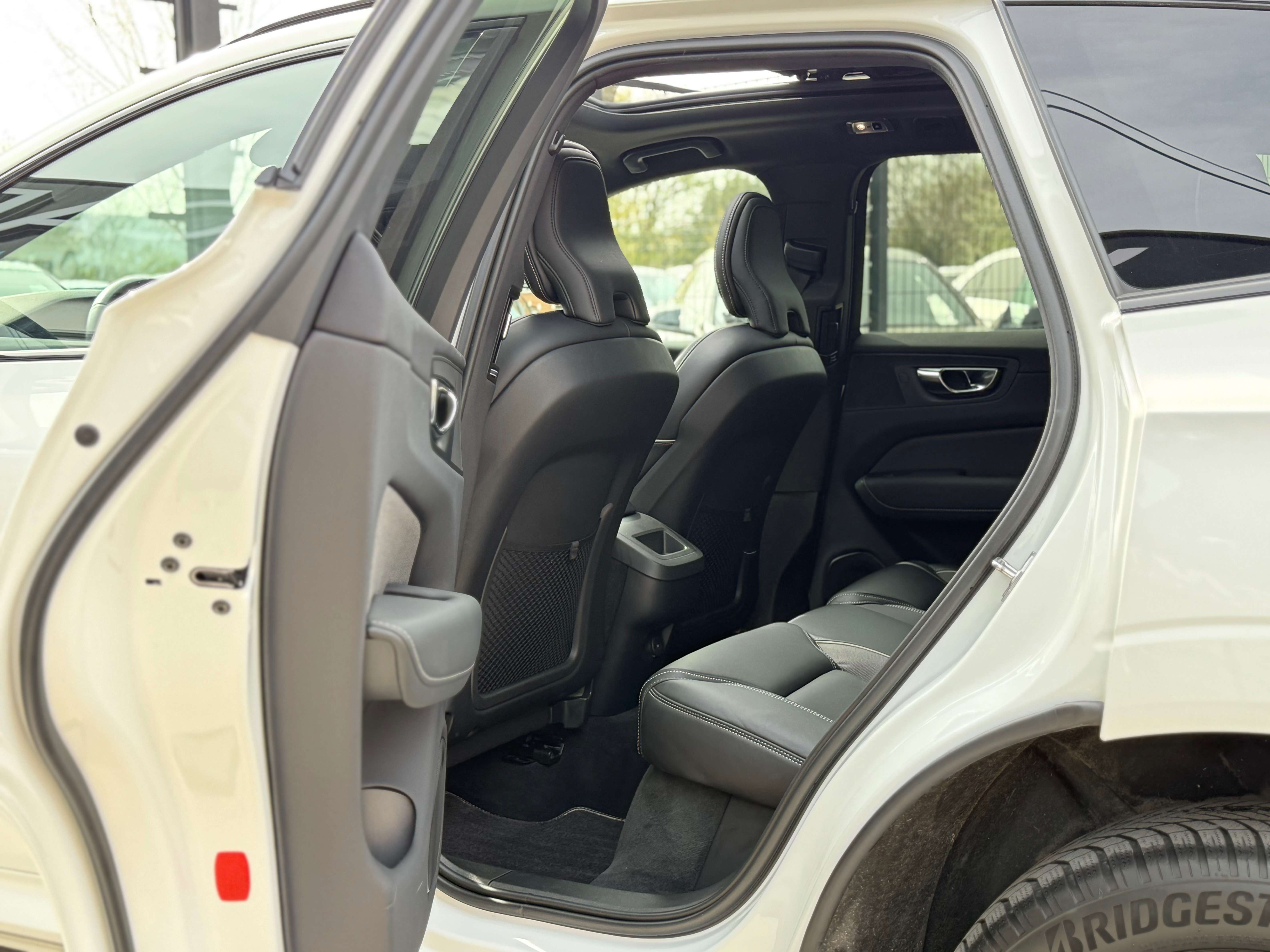 Volvo XC60 2.0 B4 MHEV TOIT PANO DISTRO CAMERA NAVI FULL OP.
