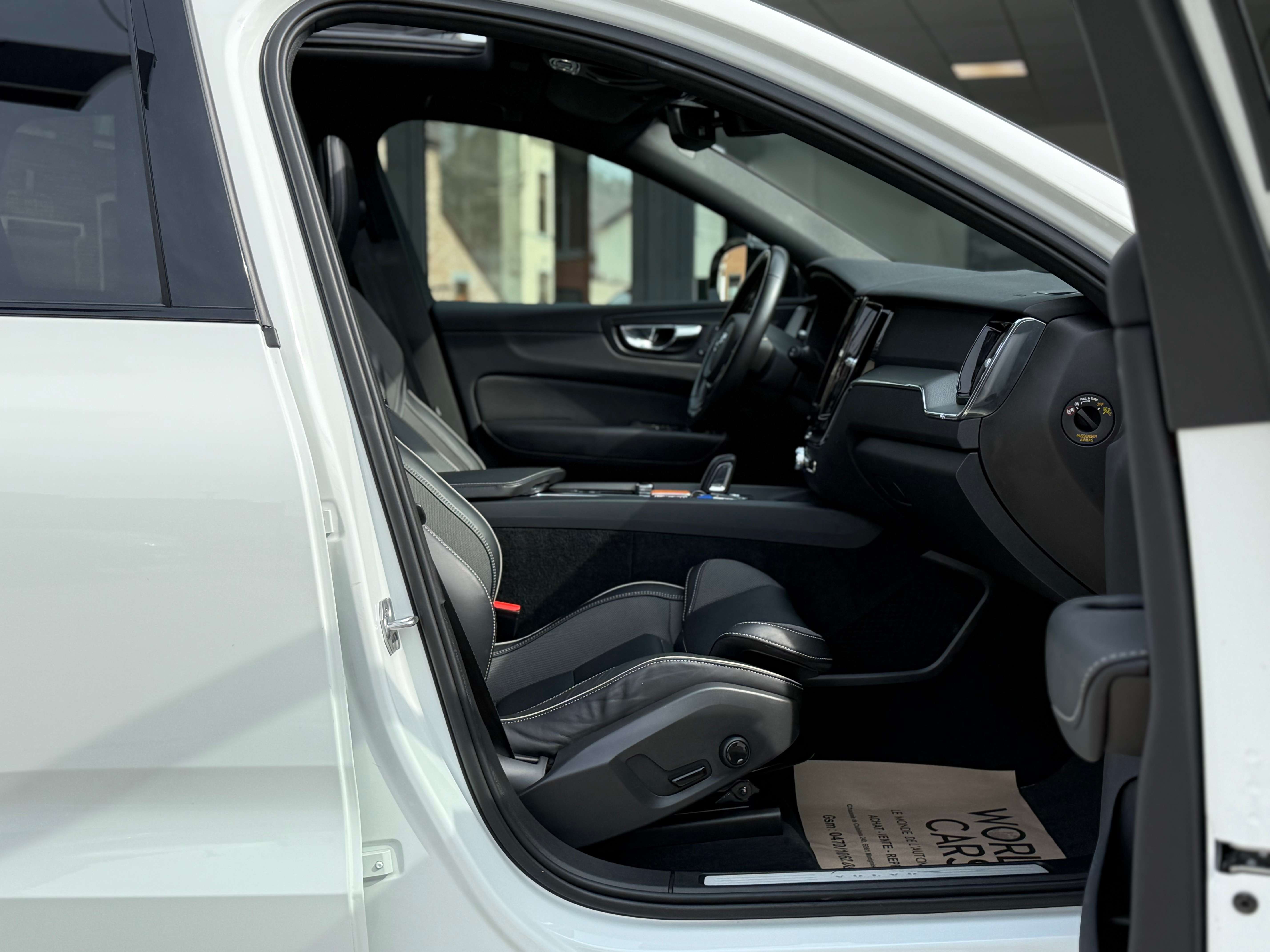 Volvo XC60 2.0 B4 MHEV TOIT PANO DISTRO CAMERA NAVI FULL OP.