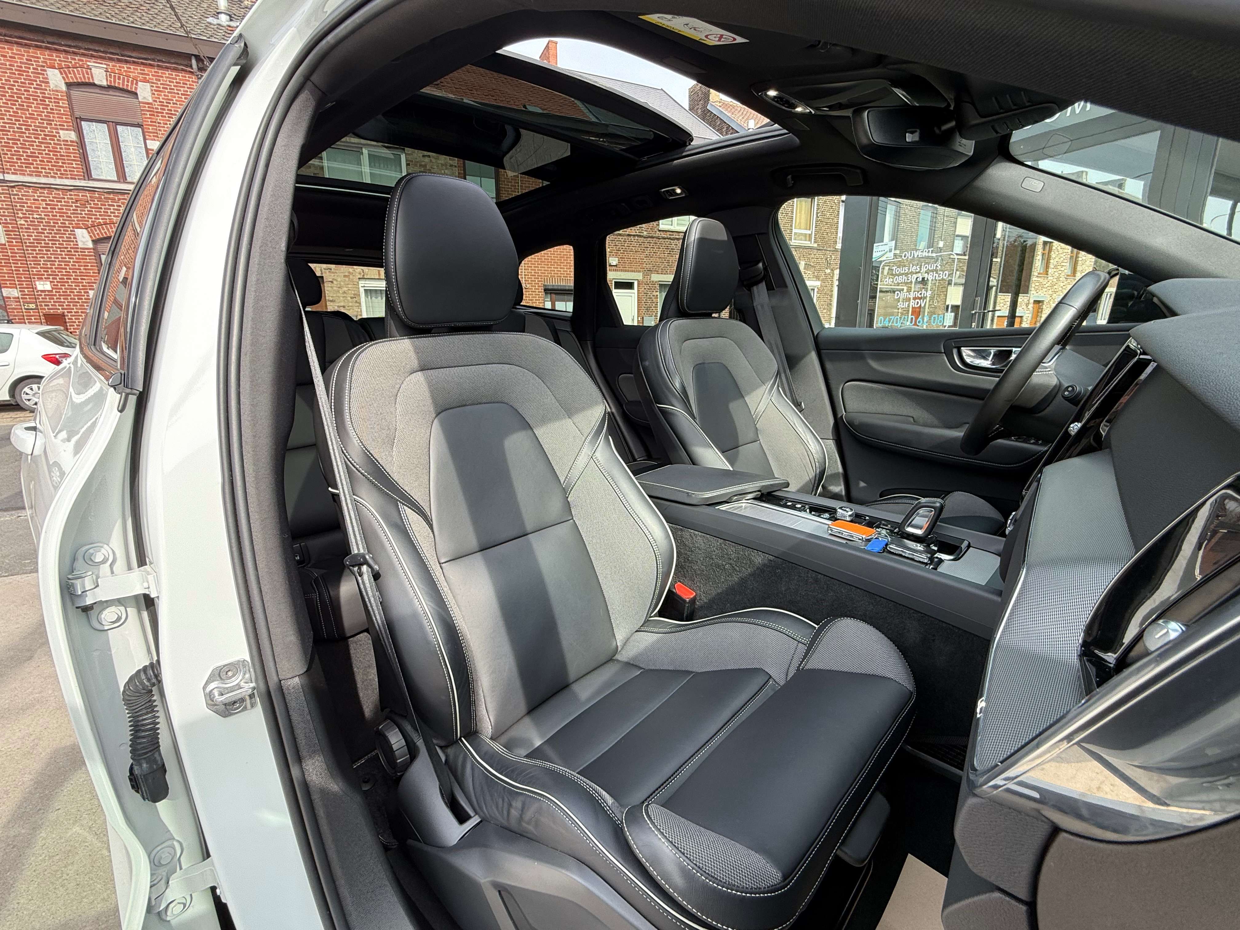 Volvo XC60 2.0 B4 MHEV TOIT PANO DISTRO CAMERA NAVI FULL OP.