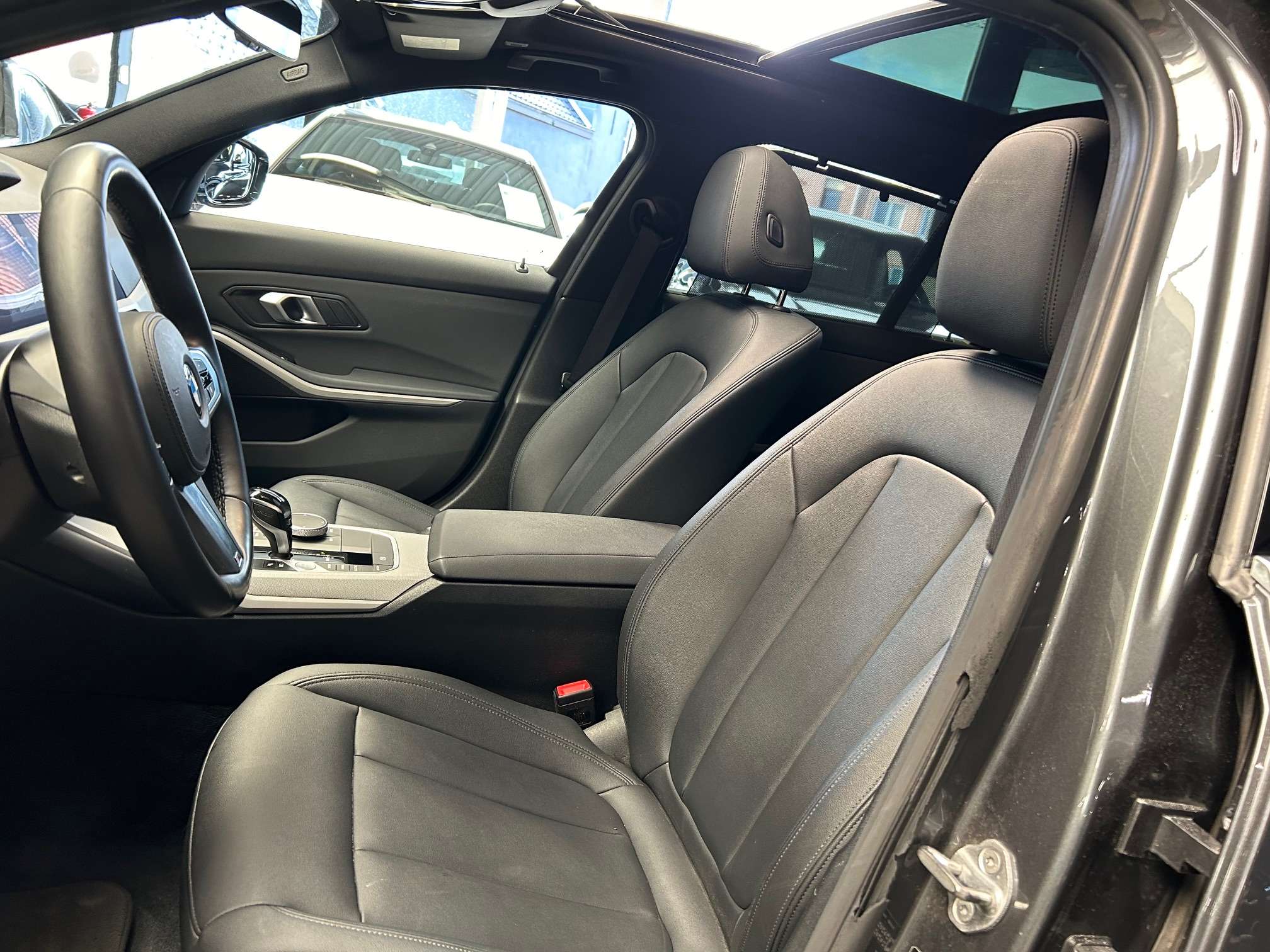 BMW 330 e Touring Alu19"/Pano/Leder/Led/Cam *1j garantie*