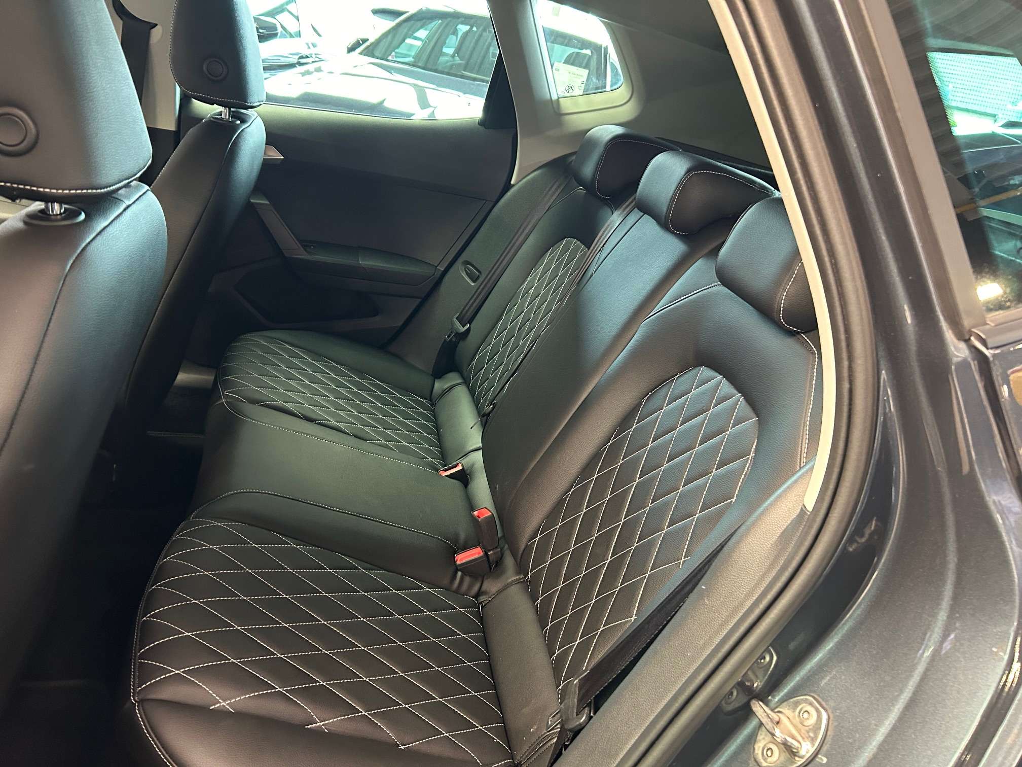 SEAT Arona 1.0 TSI DSG Alu/Leder/Led/Pdc/Cruise *1j garantie*