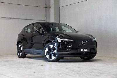 Volvo EX30 51 kWh - Plus - Camera - Harman Kardon - Zetelverwarming - Stuurverwarming - Carplay