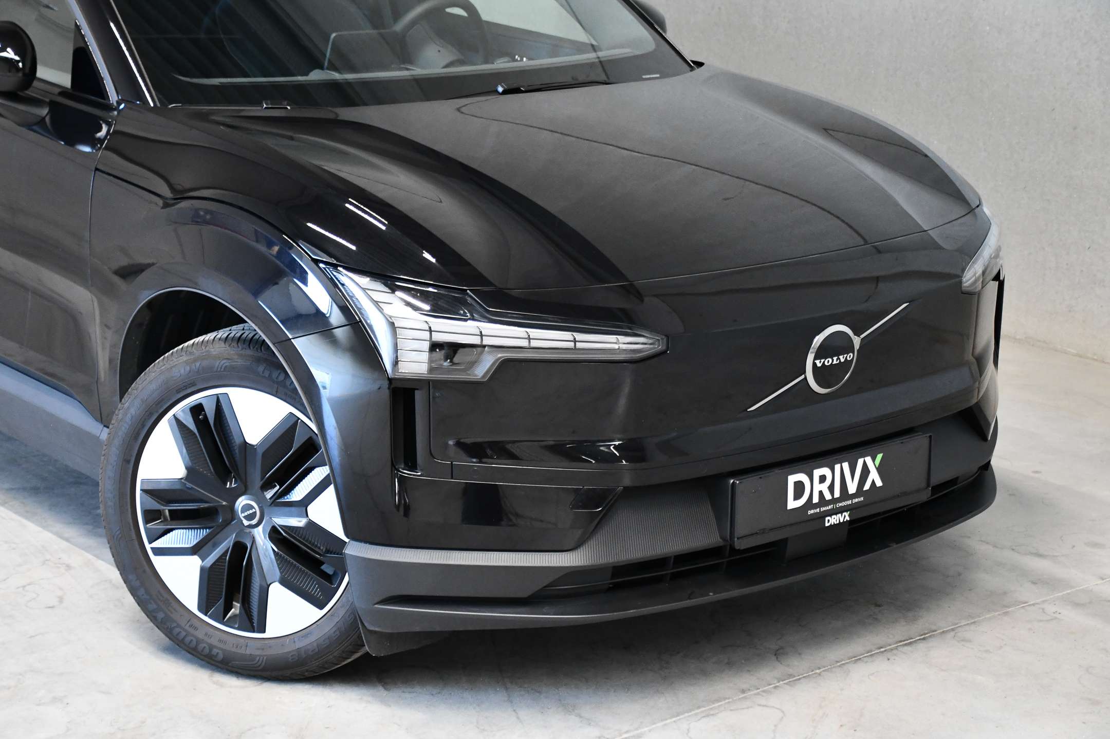 Volvo EX30 51 kWh - Plus - Camera - Harman Kardon - Zetelverwarming - Stuurverwarming - Carplay