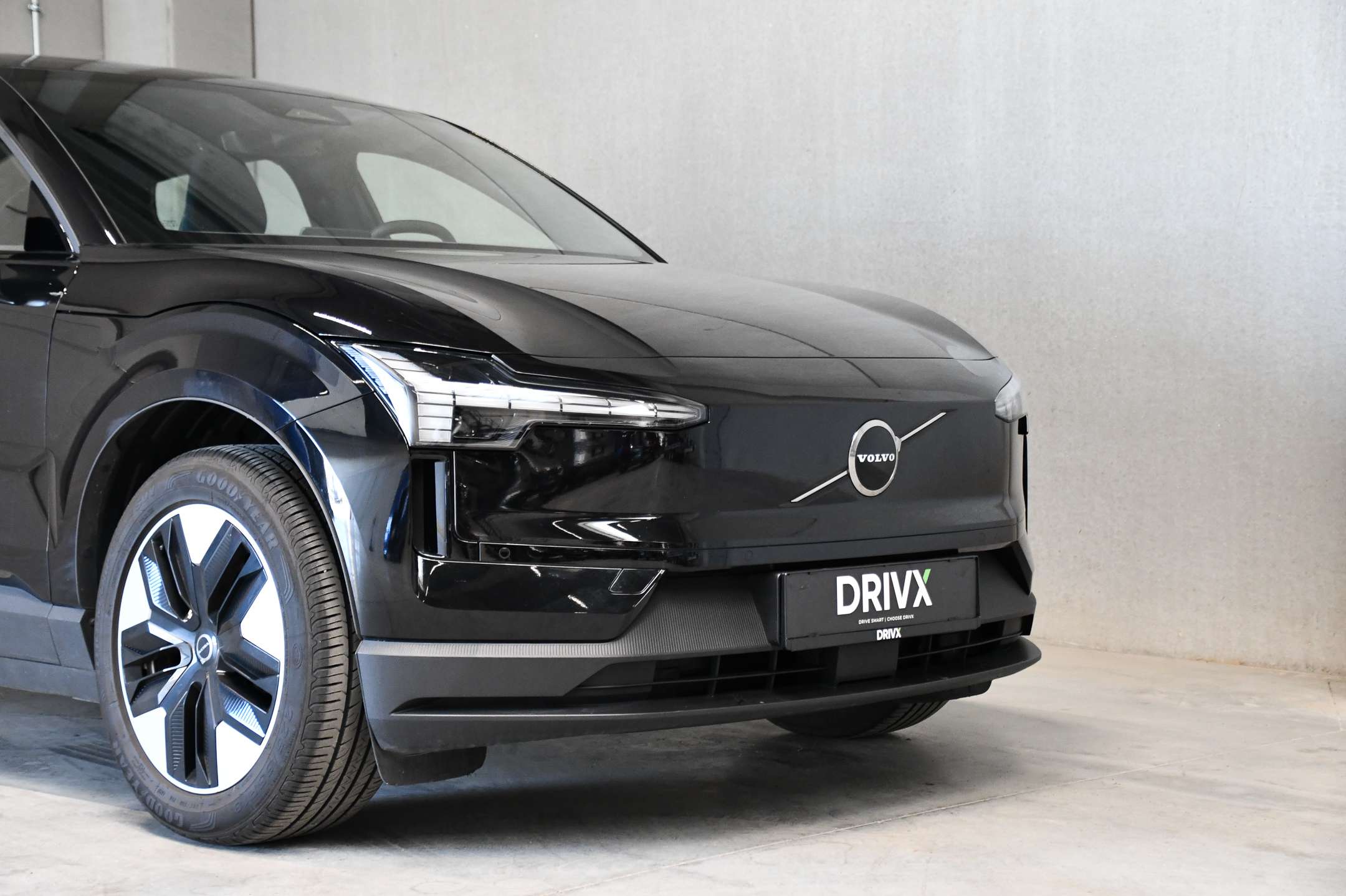 Volvo EX30 51 kWh - Plus - Camera - Harman Kardon - Zetelverwarming - Stuurverwarming - Carplay