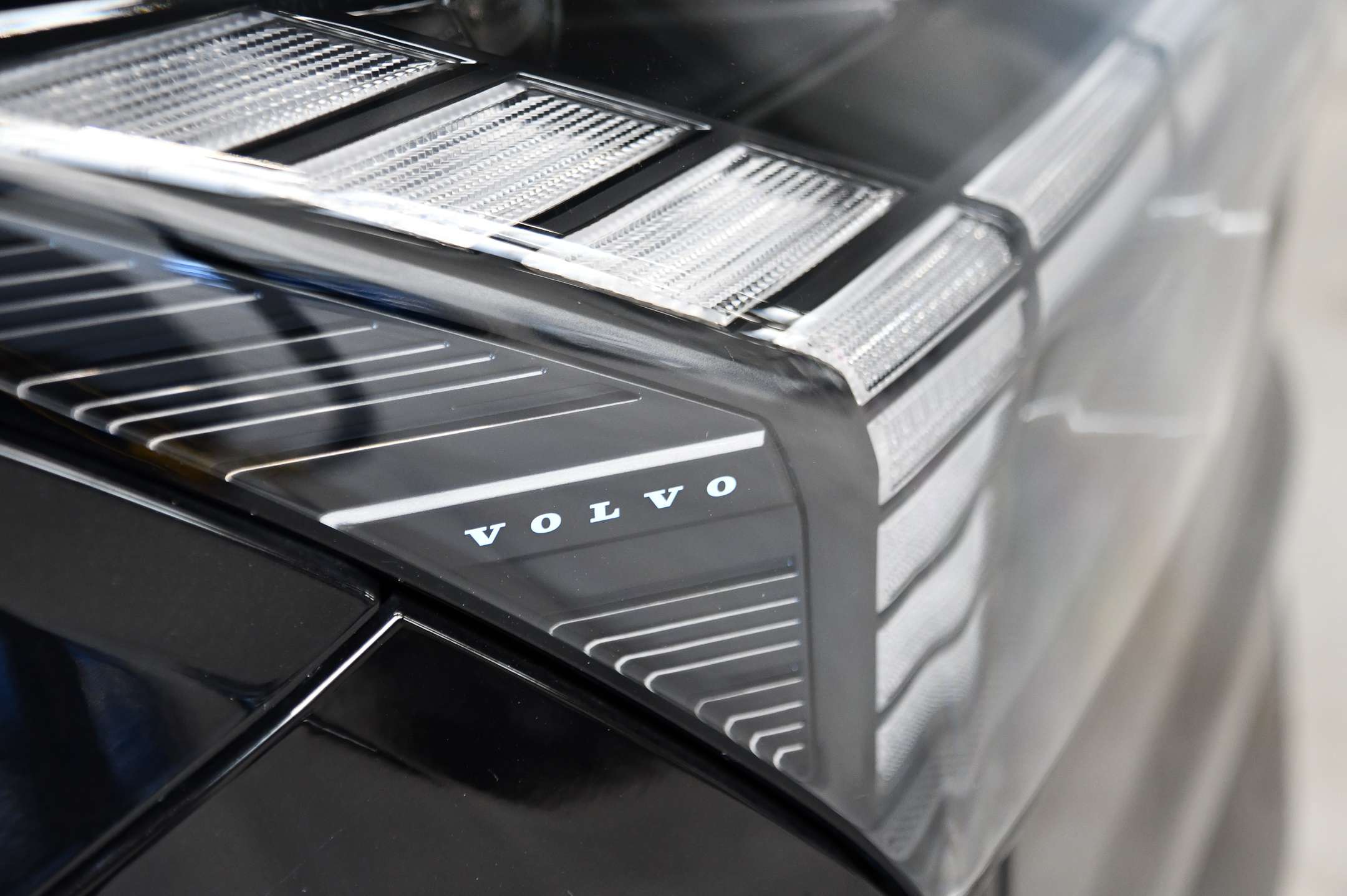 Volvo EX30 51 kWh - Plus - Camera - Harman Kardon - Zetelverwarming - Stuurverwarming - Carplay