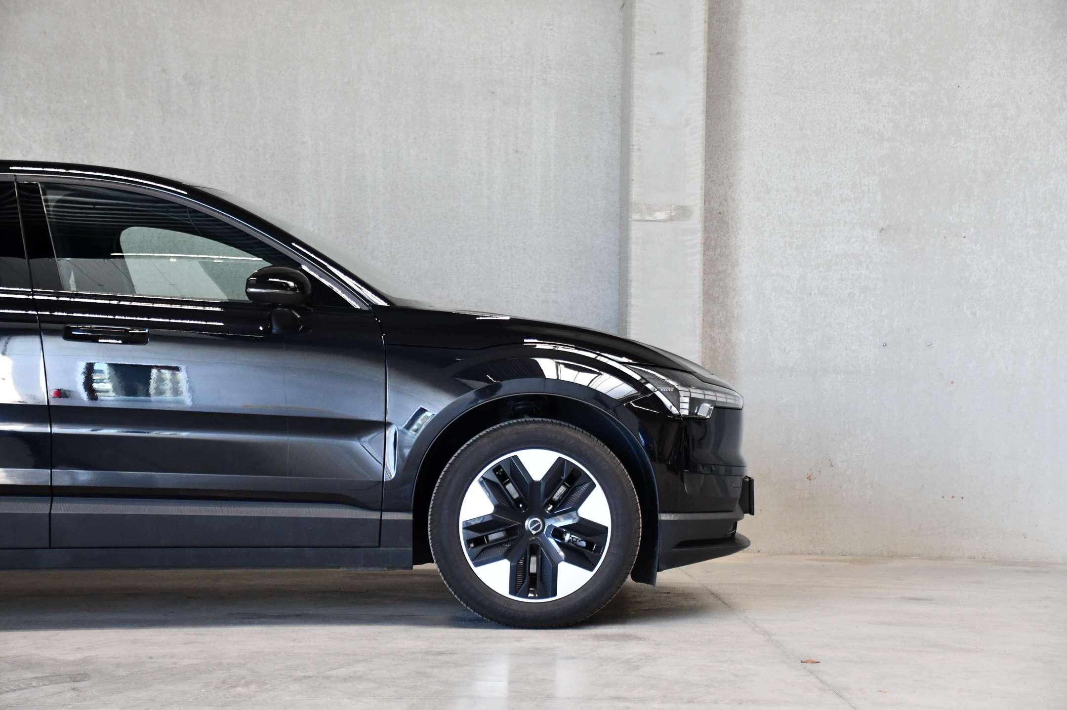 Volvo EX30 51 kWh - Plus - Camera - Harman Kardon - Zetelverwarming - Stuurverwarming - Carplay