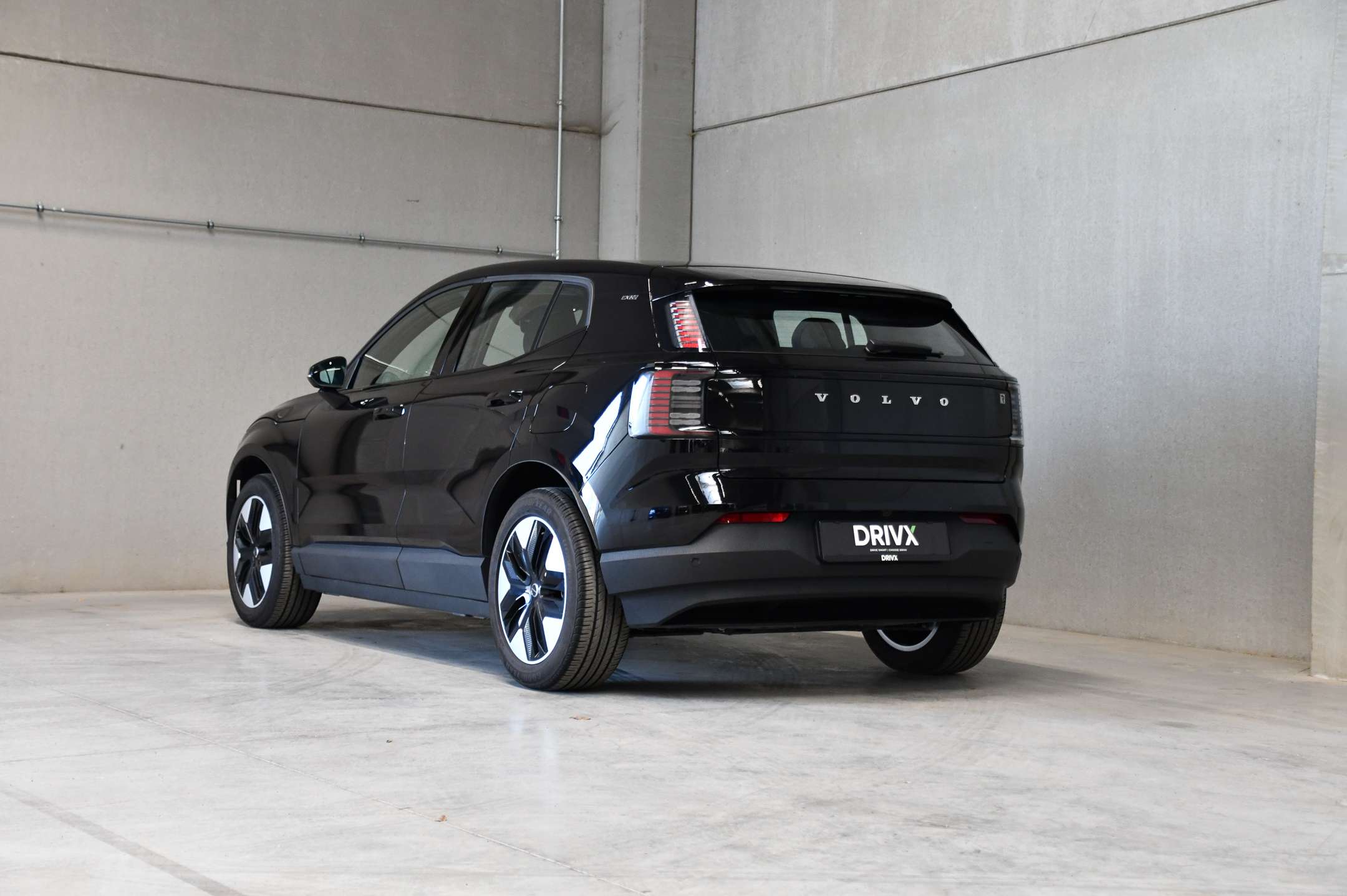 Volvo EX30 51 kWh - Plus - Camera - Harman Kardon - Zetelverwarming - Stuurverwarming - Carplay