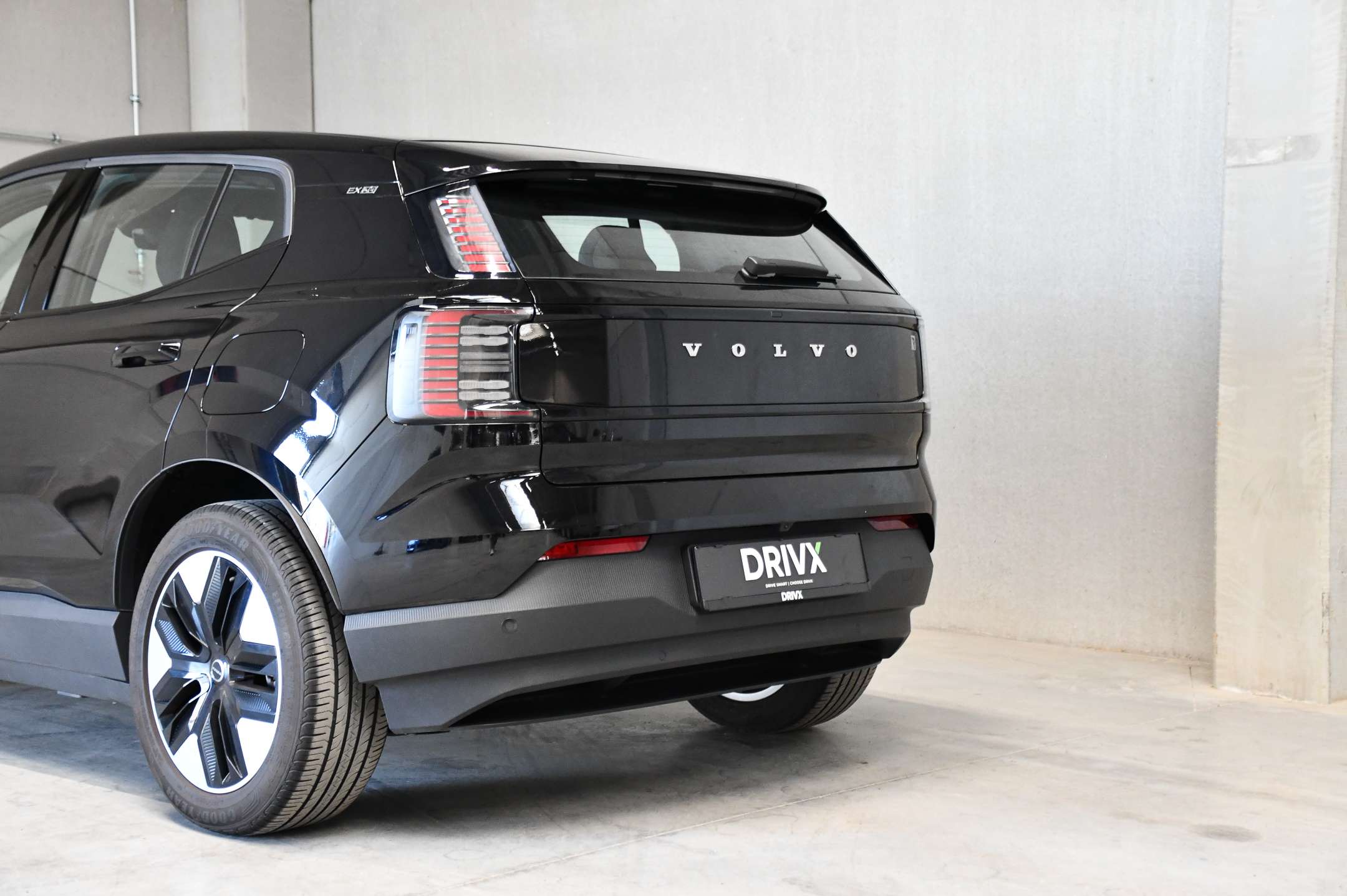 Volvo EX30 51 kWh - Plus - Camera - Harman Kardon - Zetelverwarming - Stuurverwarming - Carplay