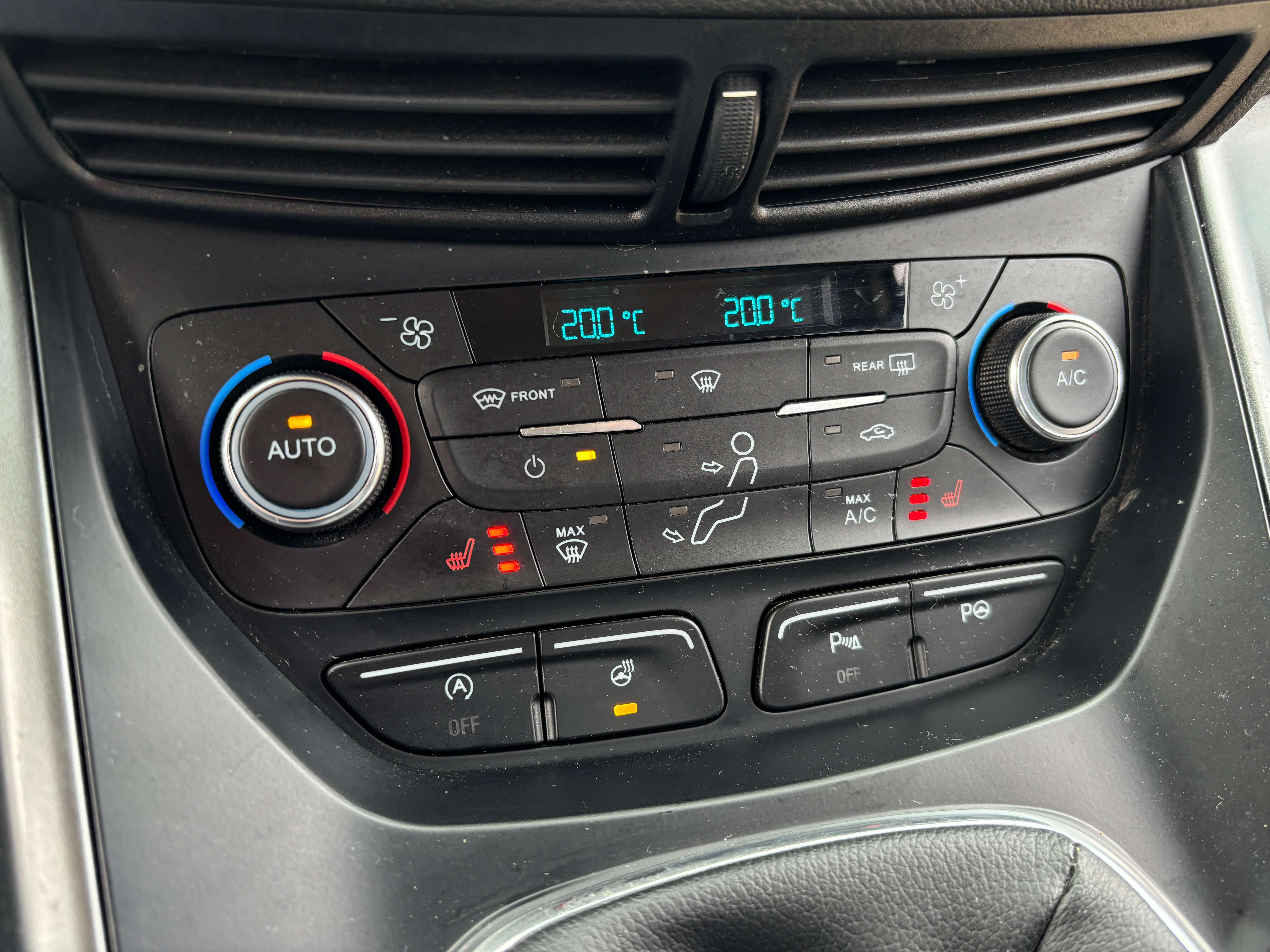 Ford Kuga 1.5 TDCi *SIEGE+VOLANT CHAUFFANT*CARPLAY*GARANTIE*