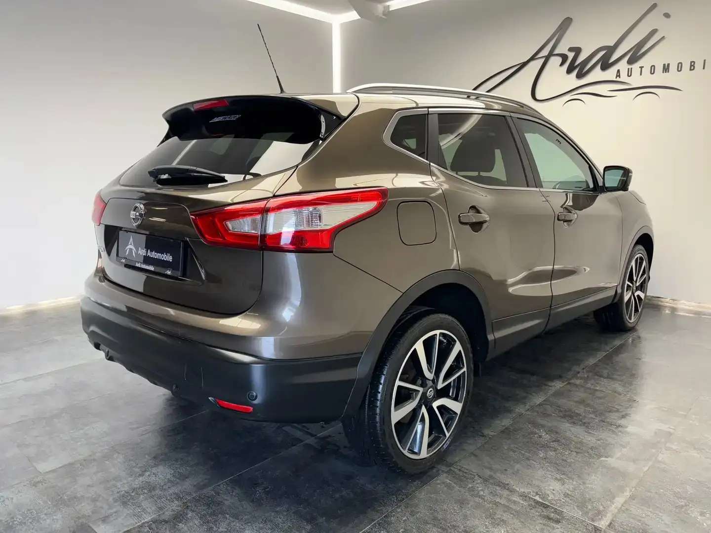 Nissan Qashqai 1.6 dCi 4WD *TOIT PANO*XENON*1ER PROPRIO*GARANTIE*