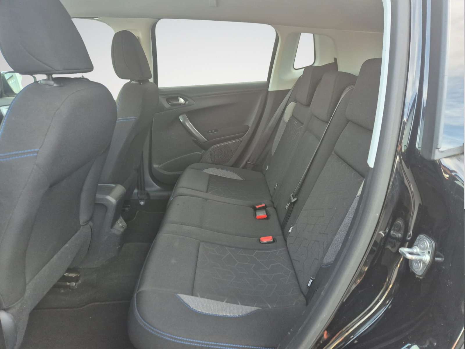 Peugeot 2008 1.5 BlueHDi Allure / Carplay / GPS / USB /Garantie
