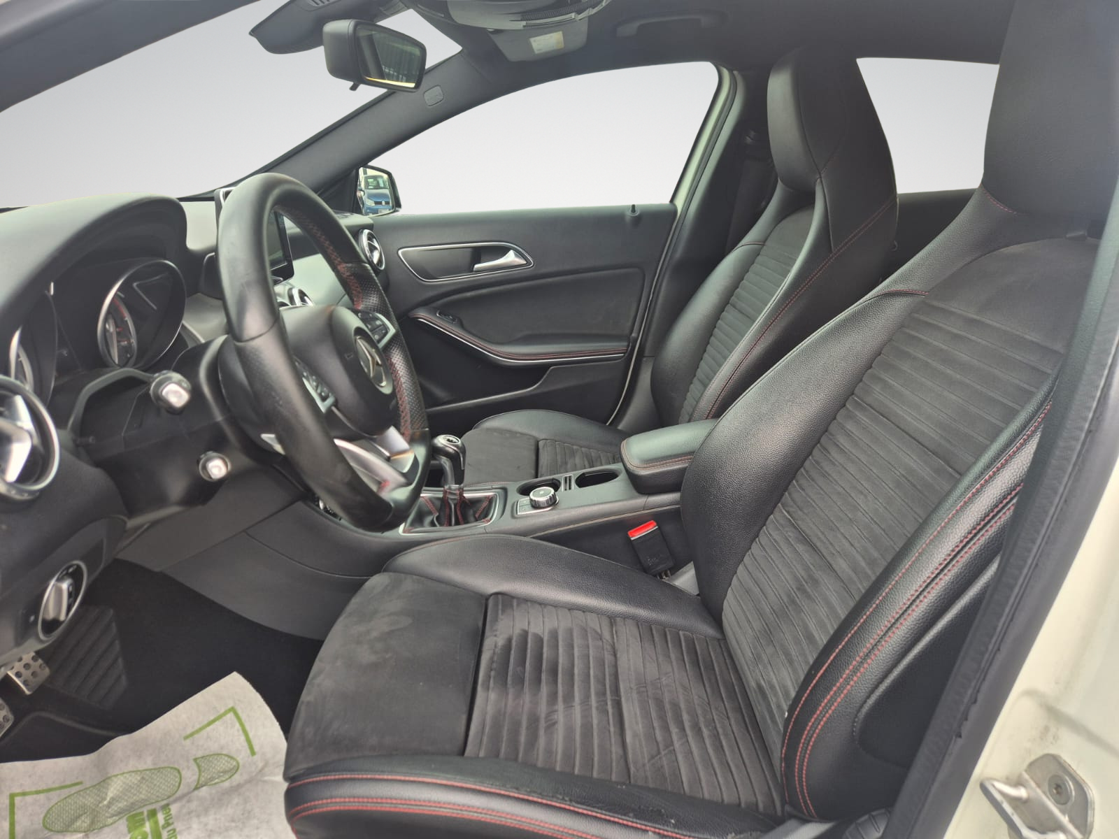 Mercedes-Benz GLA 180 1.6 Turbo / GPS / USB / Full Led / Garantie 12M
