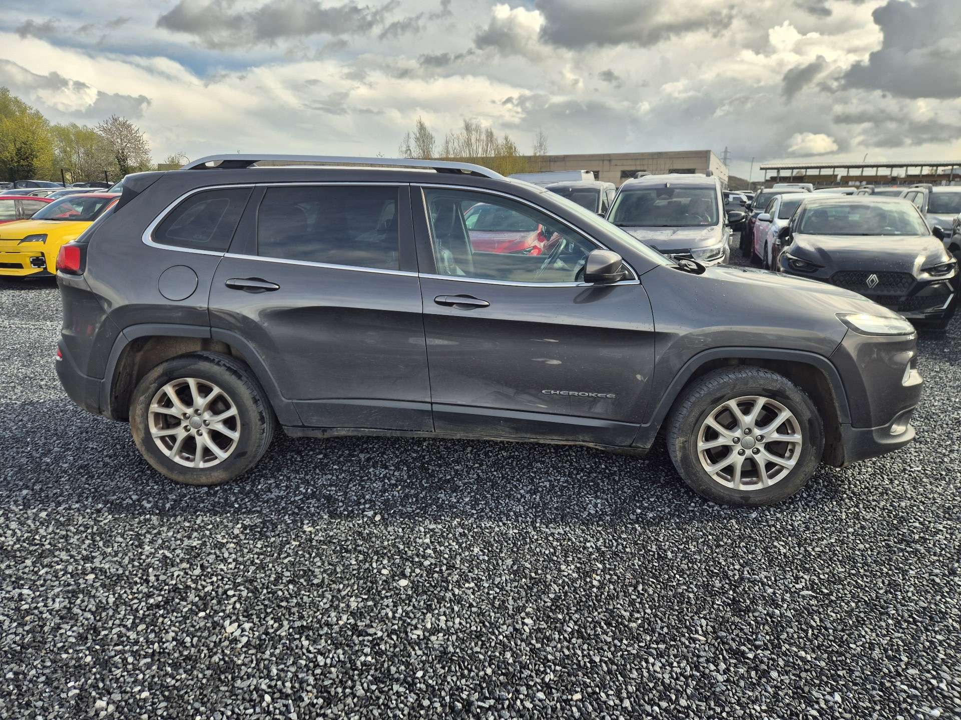Jeep Cherokee 2.0 MJD 2WD Longitude / Marchand ou Export
