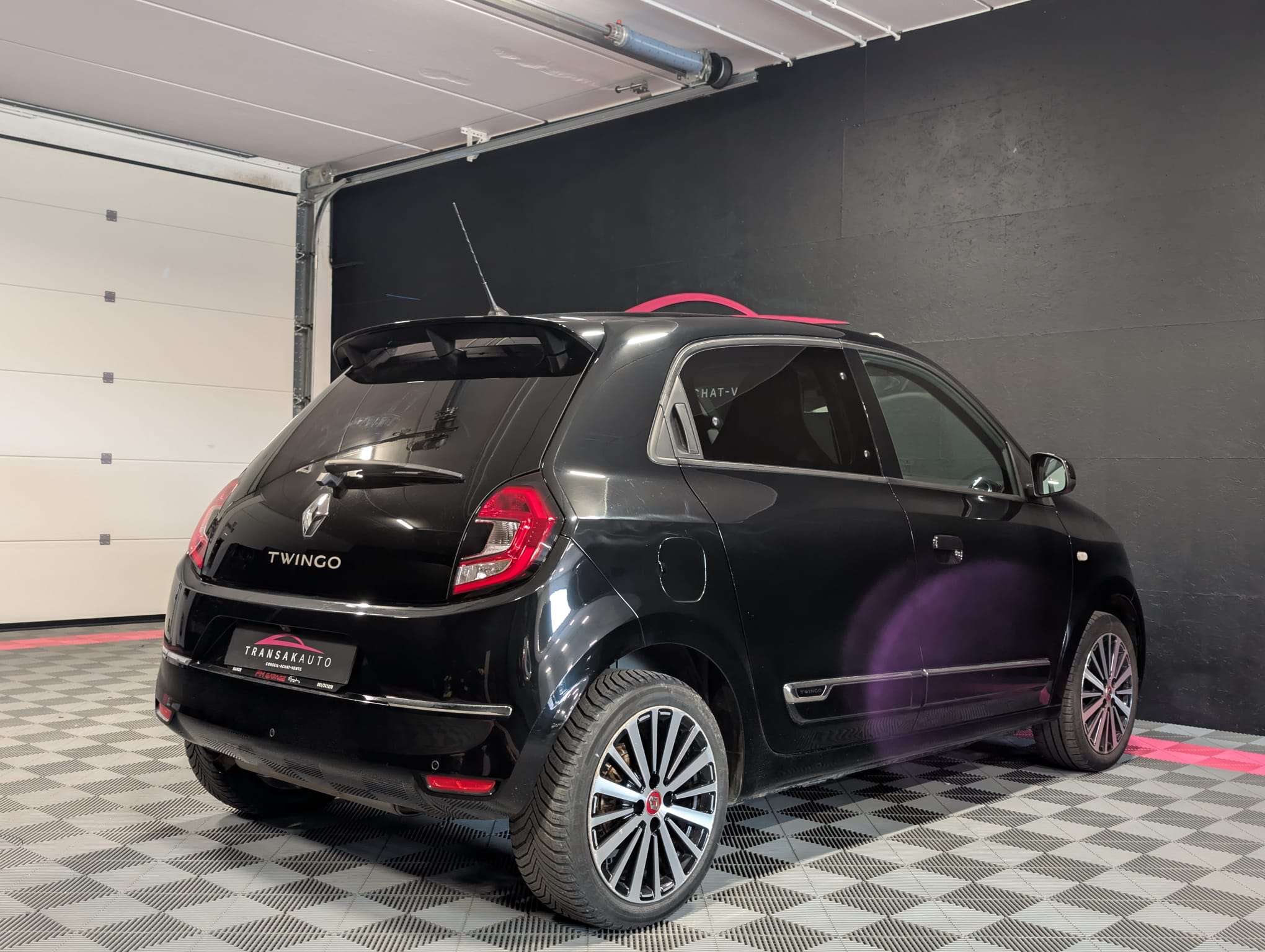 Renault Twingo 1.0i SCe Signature — CarPlay — Caméra — Clim auto