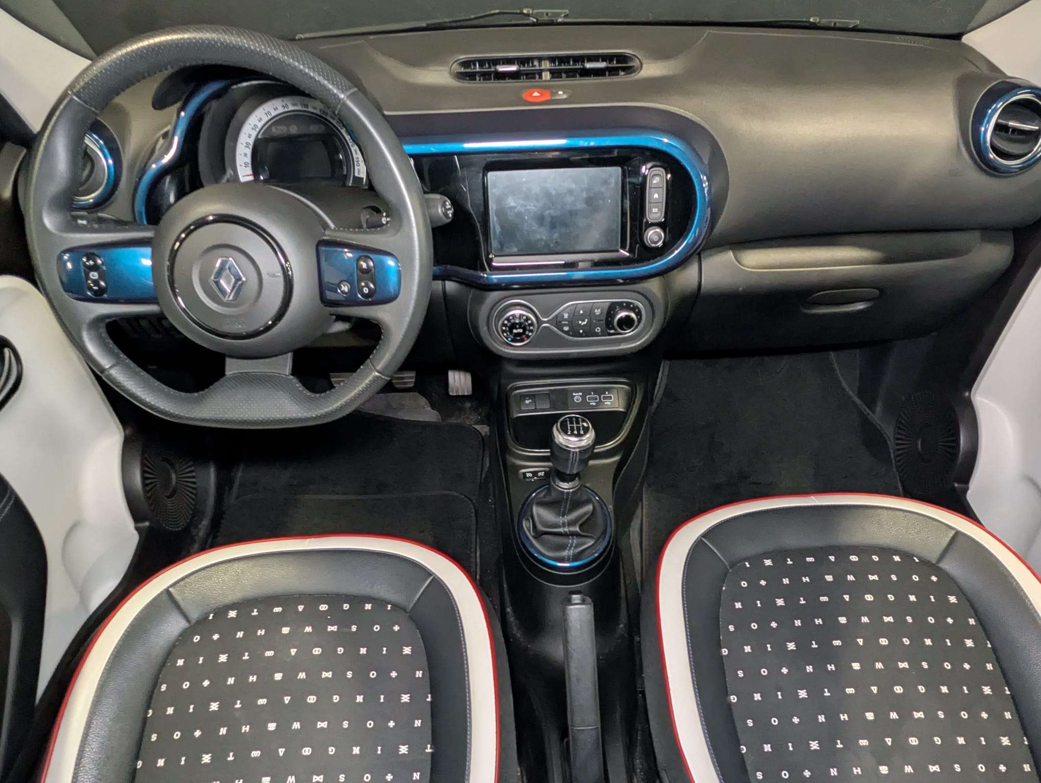Renault Twingo 1.0i SCe Signature — CarPlay — Caméra — Clim auto