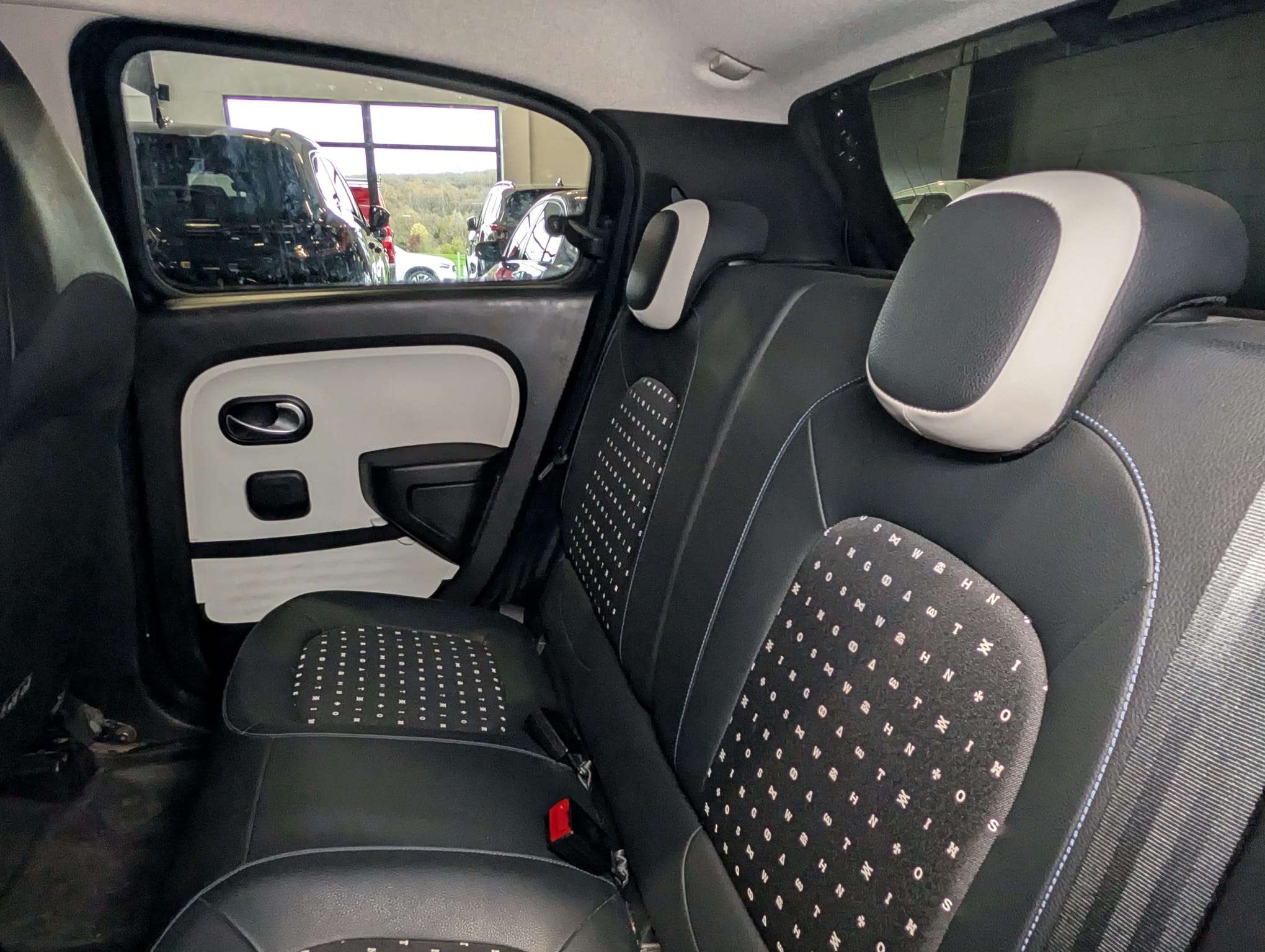 Renault Twingo 1.0i SCe Signature — CarPlay — Caméra — Clim auto